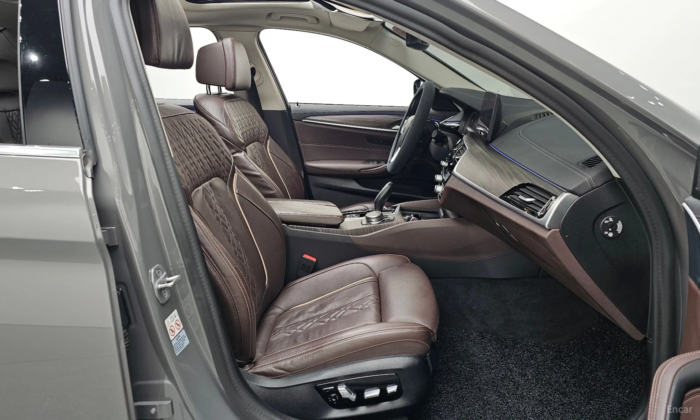 BMW 5 Series (G30) превью 11
