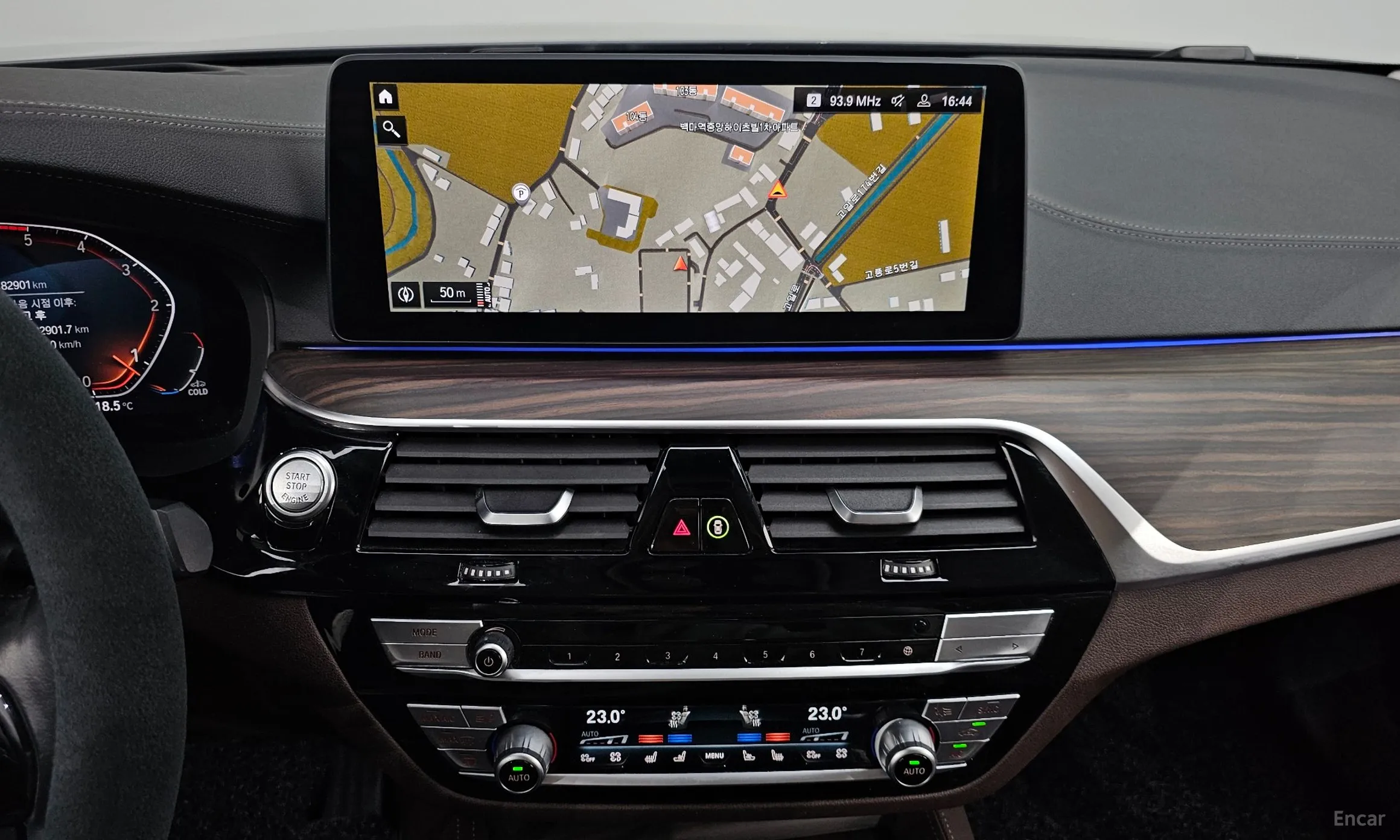 BMW 5 Series (G30) превью 14