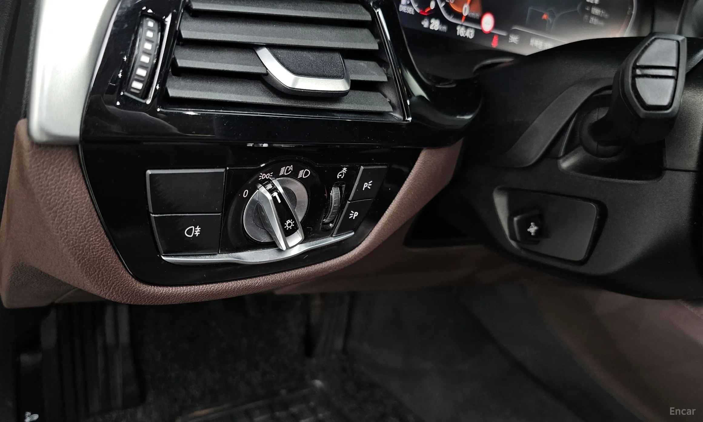 BMW 5 Series (G30) превью 18