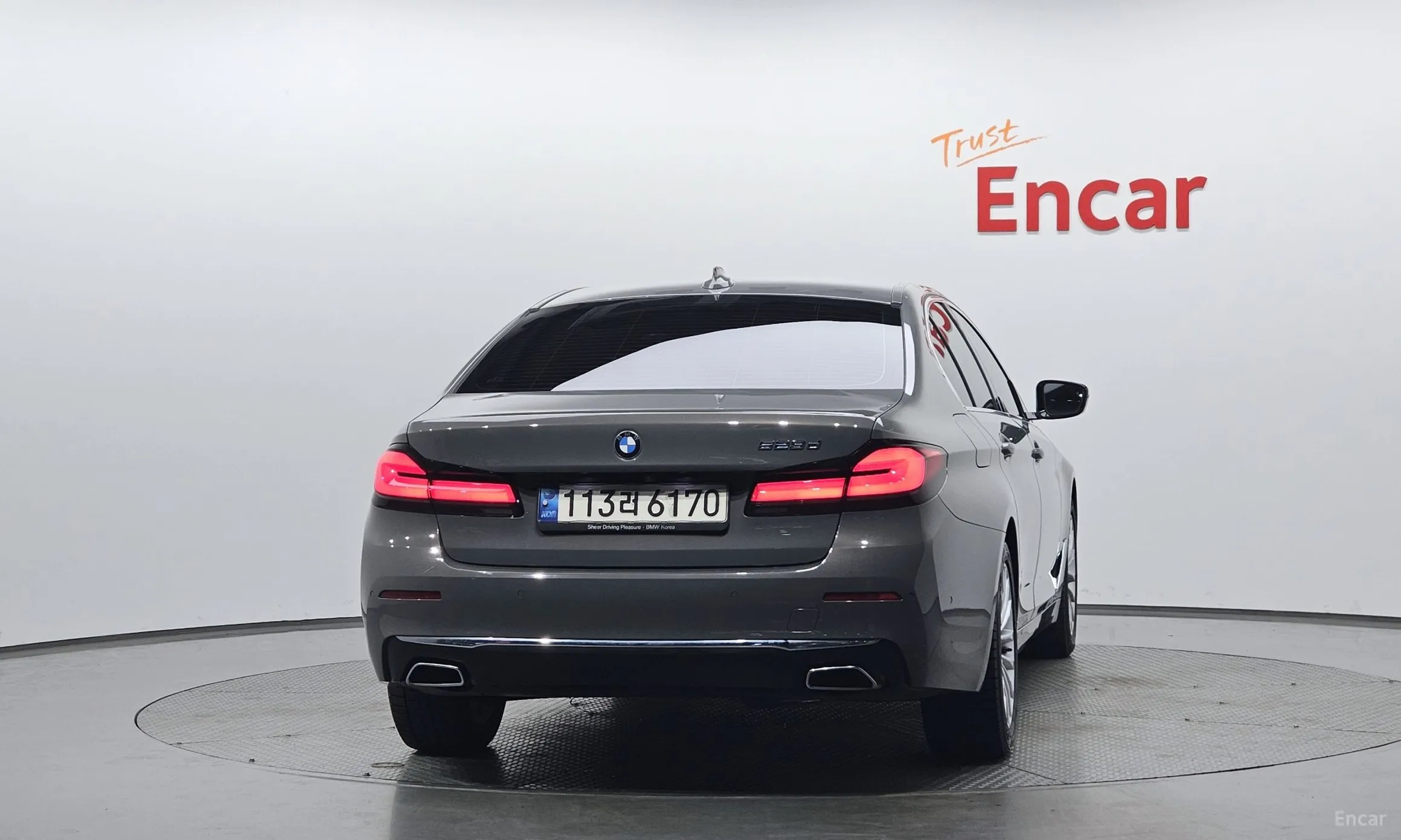 BMW 5 Series (G30) превью 4