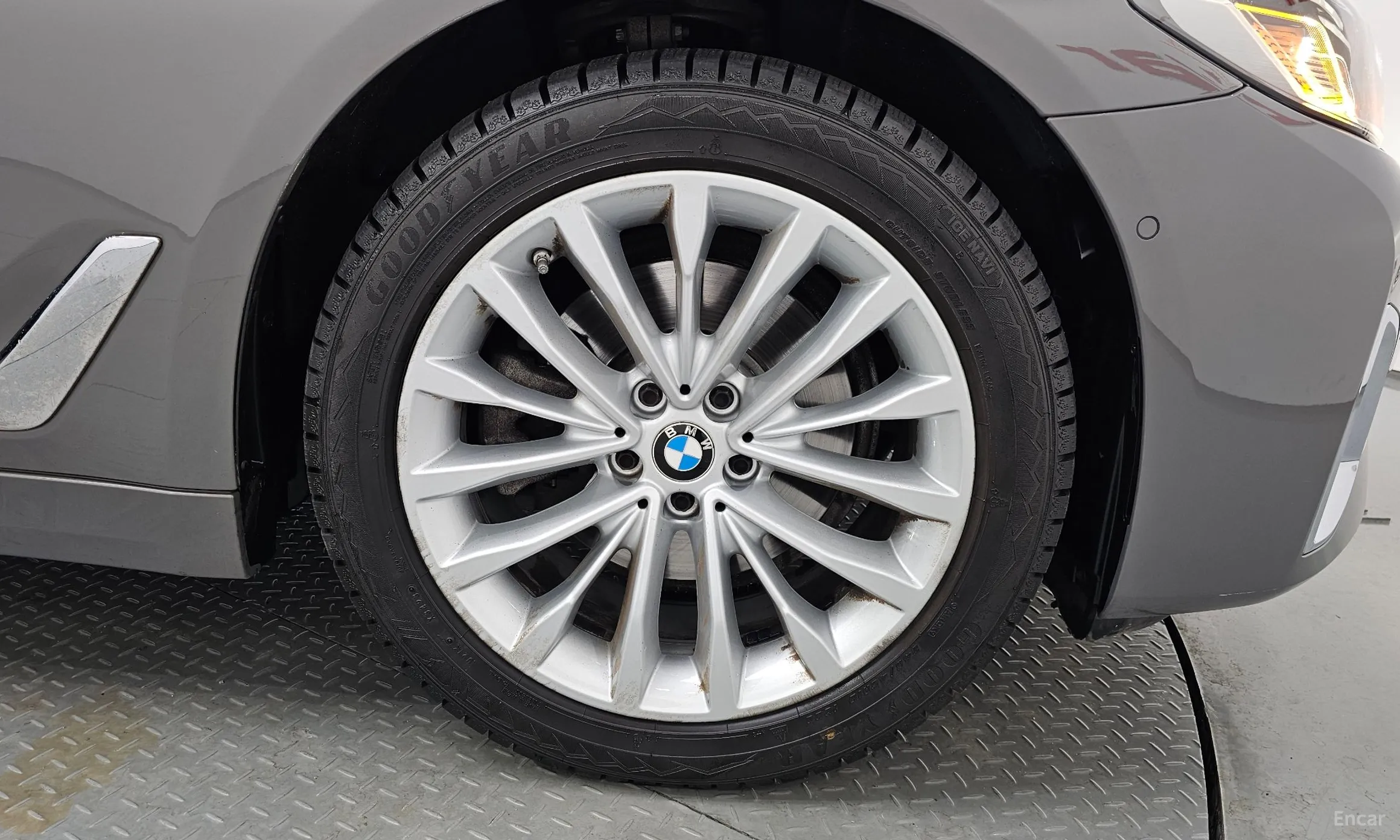 BMW 5 Series (G30) превью 5