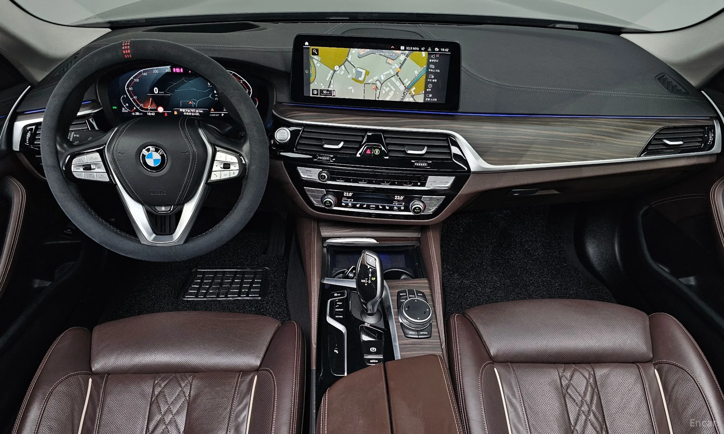 BMW 5 Series (G30) превью 7
