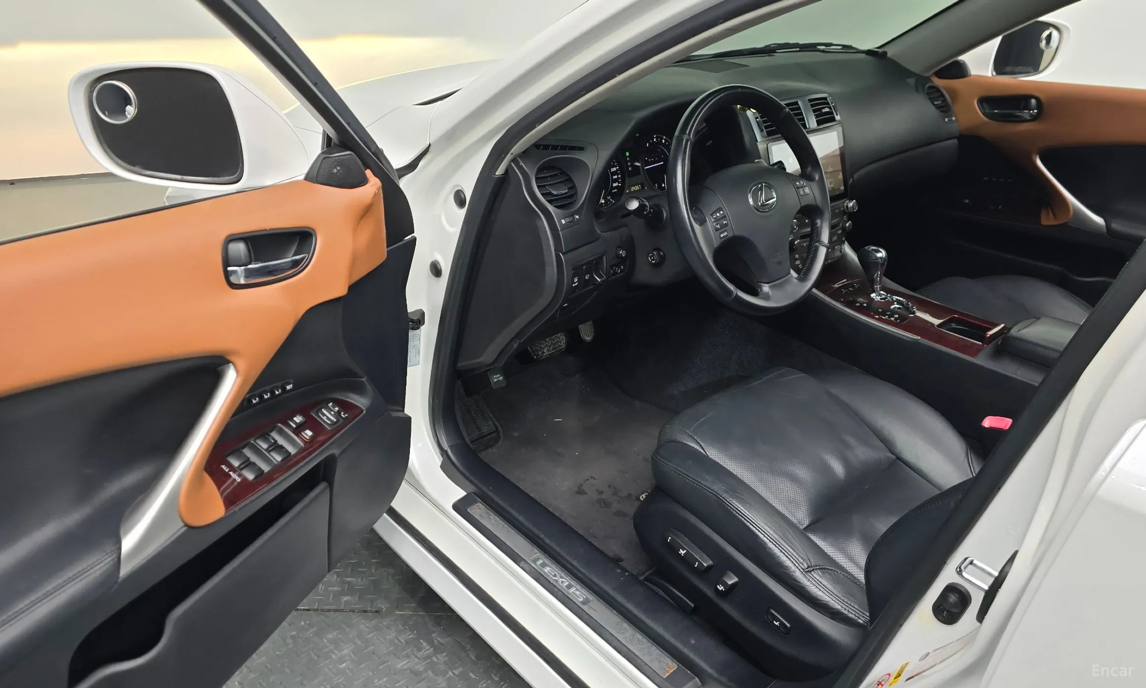 Lexus IS250 превью 10