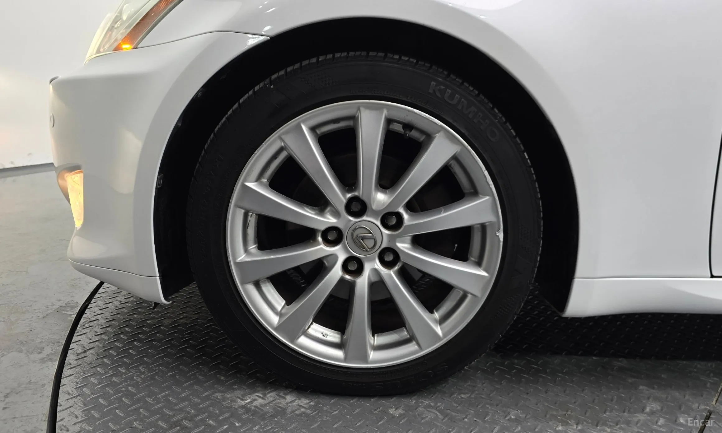 Lexus IS250 превью 5