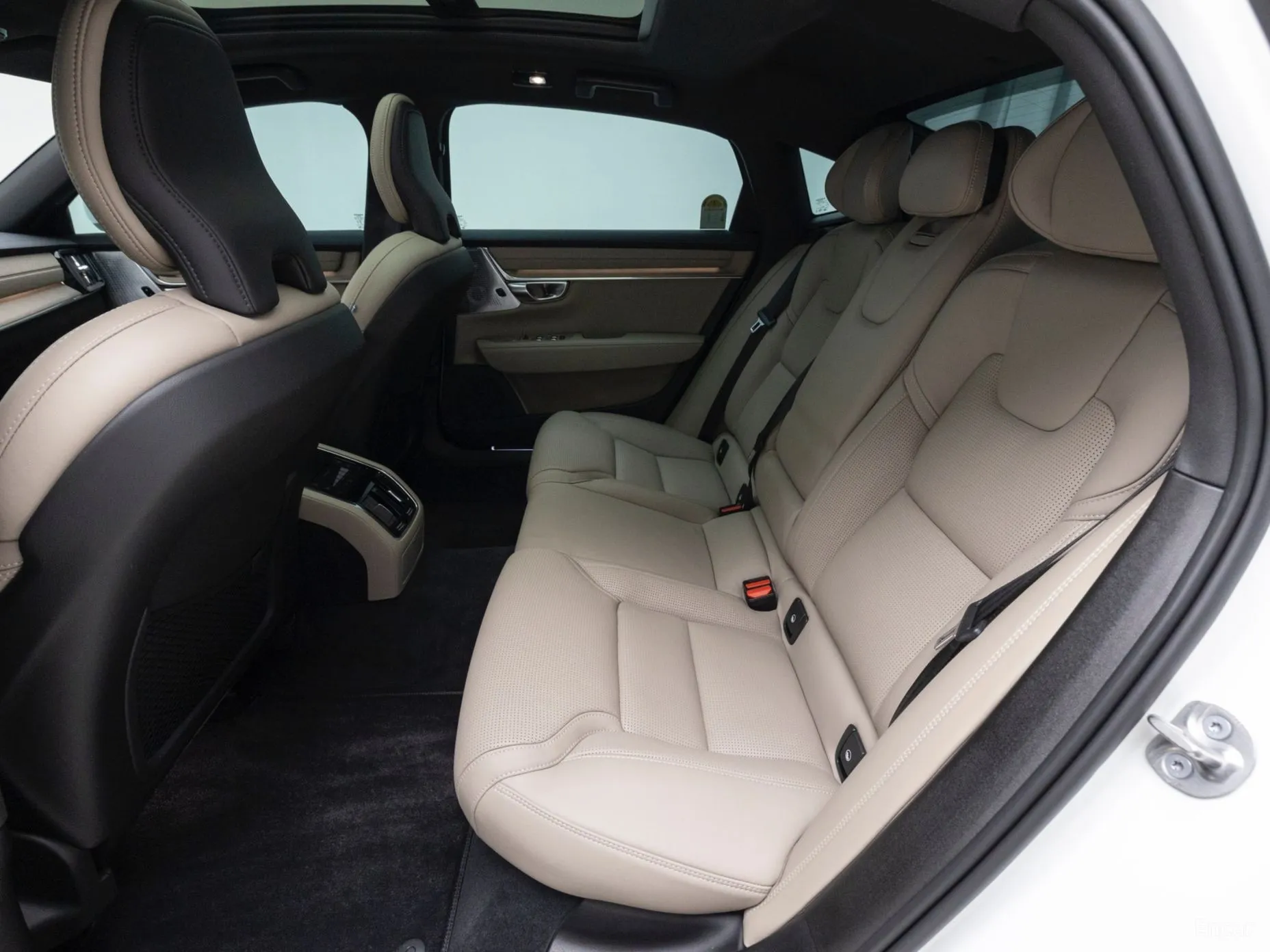 Volvo S90 превью 10