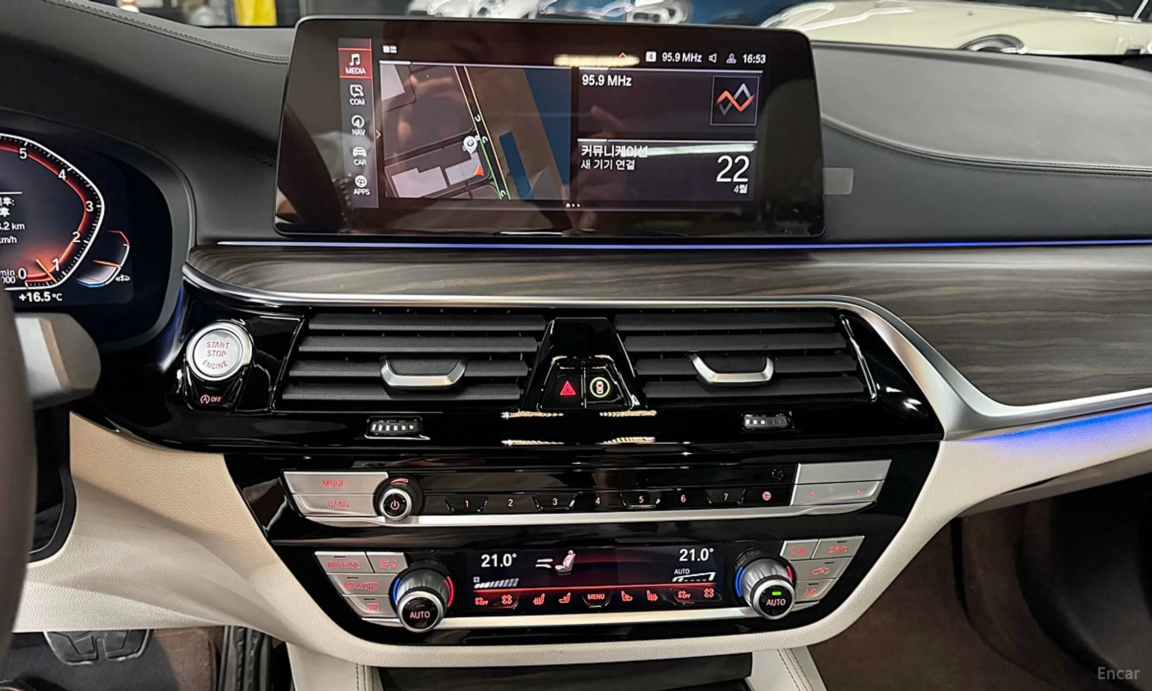 BMW 5 Series (G30) превью 15