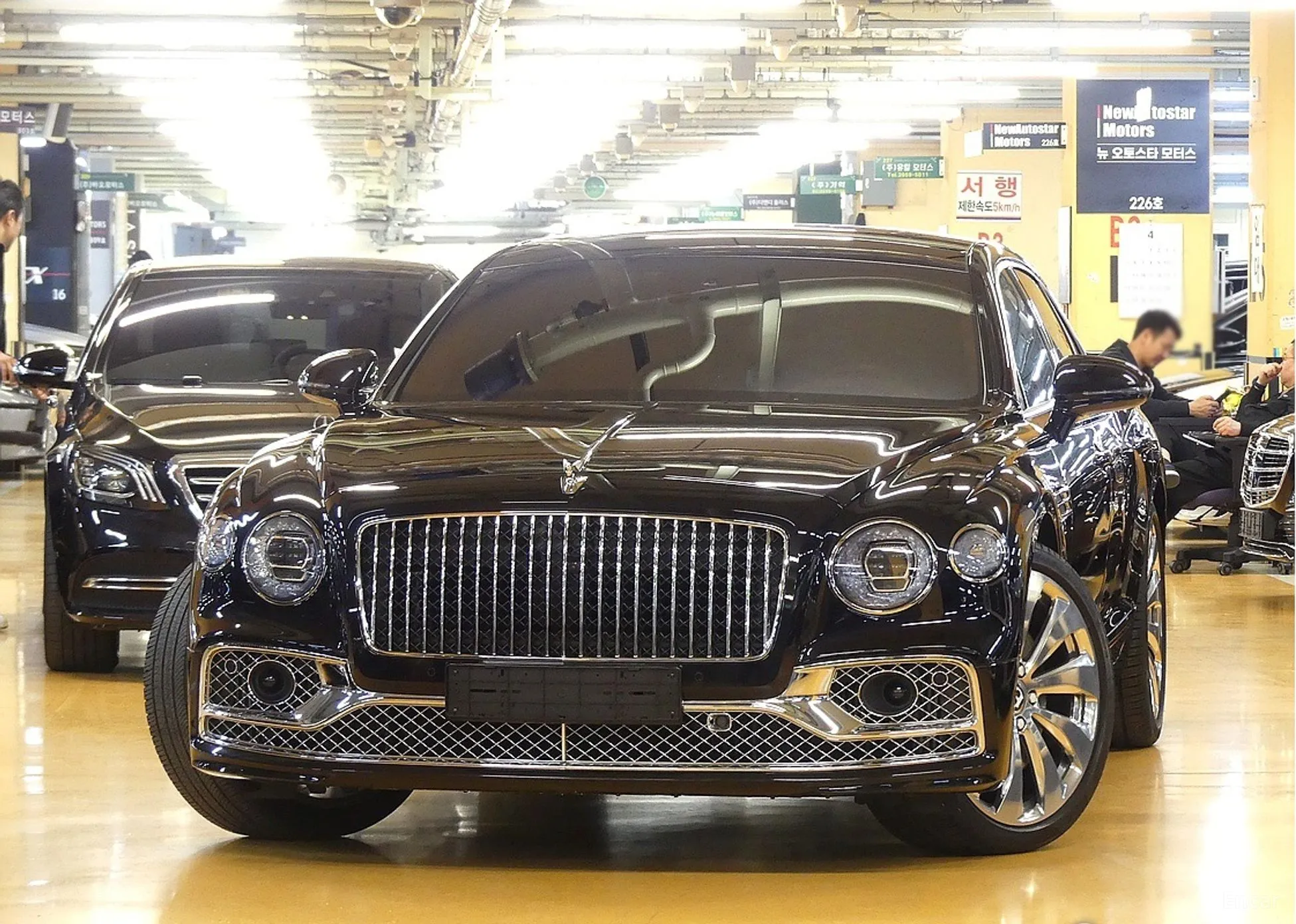 Bentley Flying Spur 3rd Generation превью 3