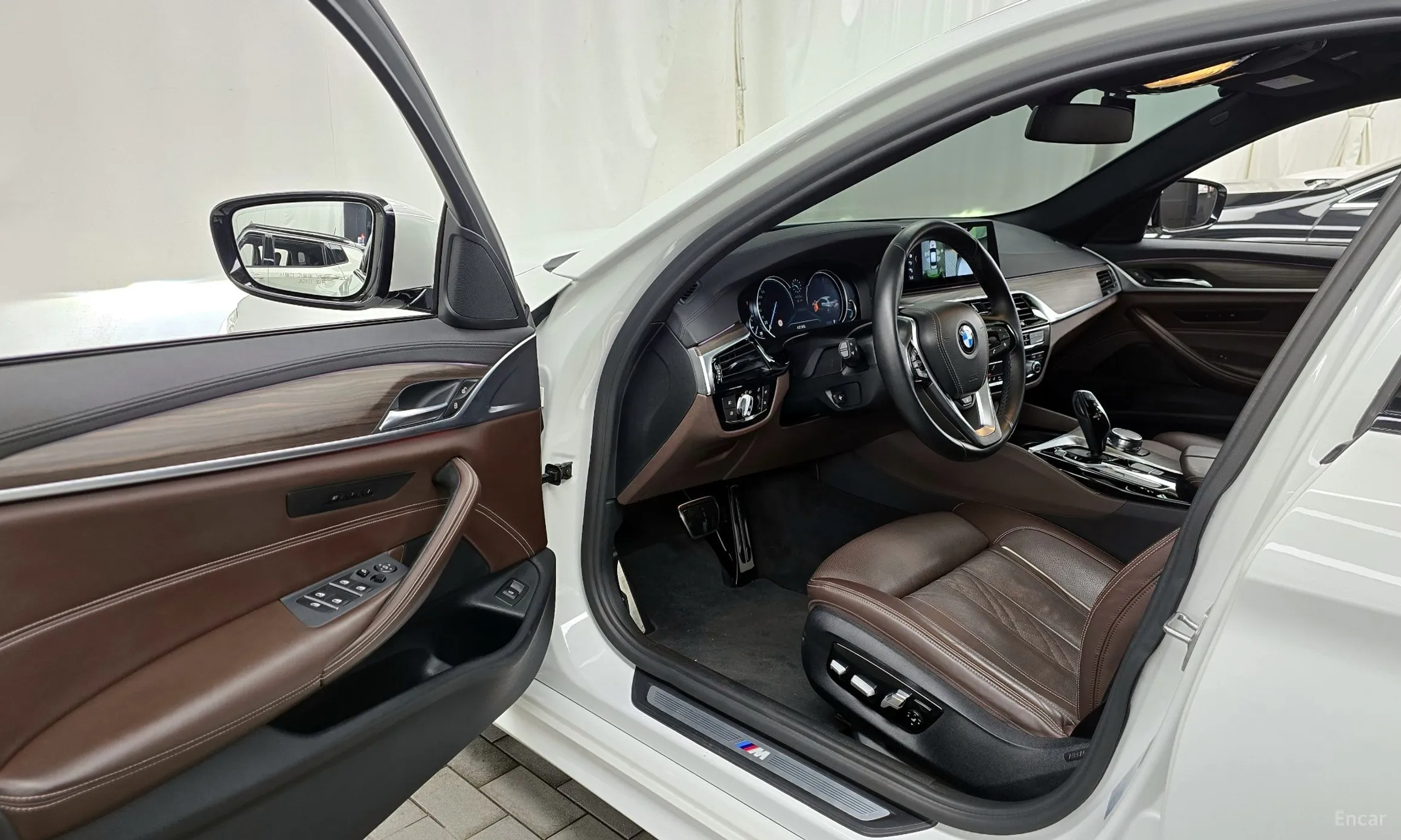 BMW 5 Series (G30) превью 10