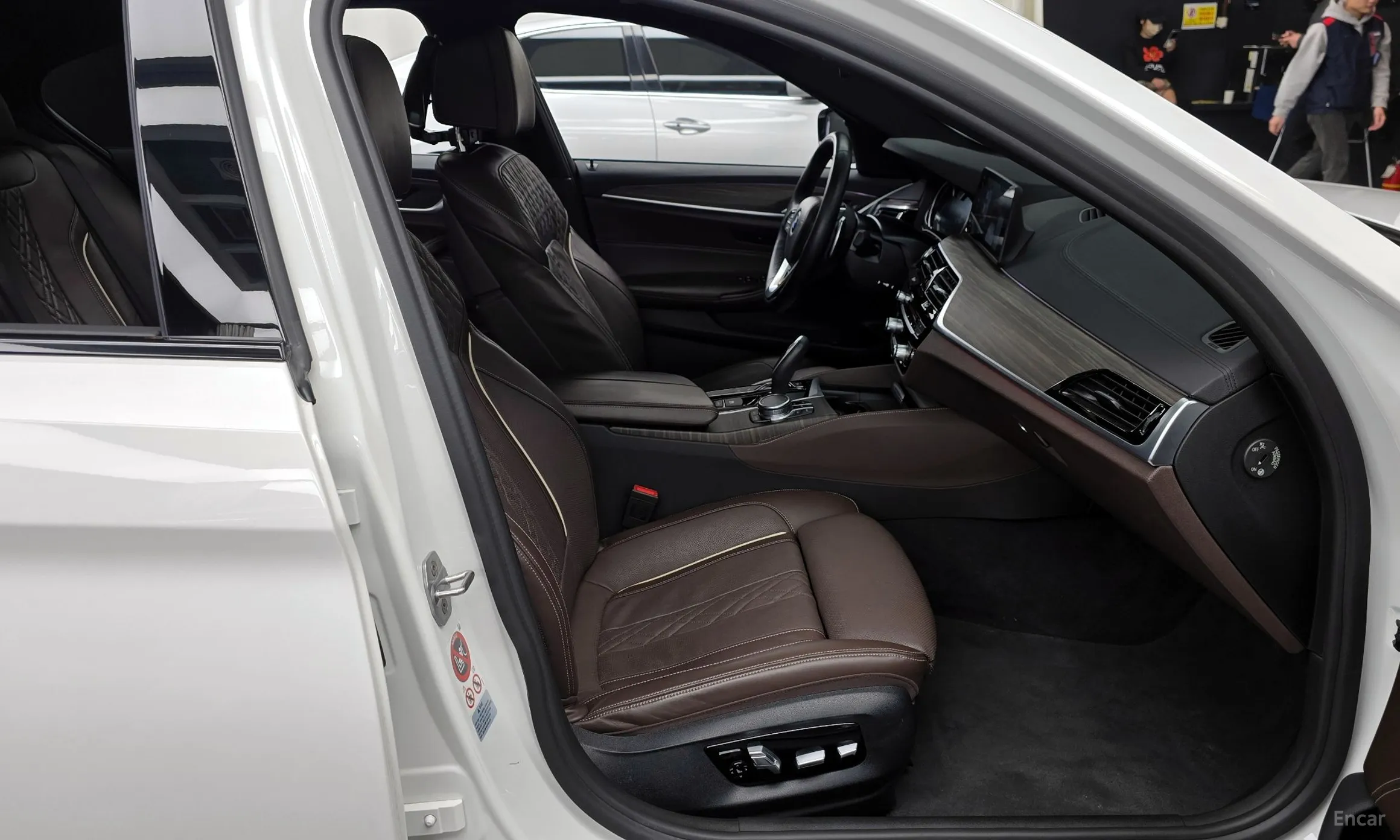BMW 5 Series (G30) превью 12