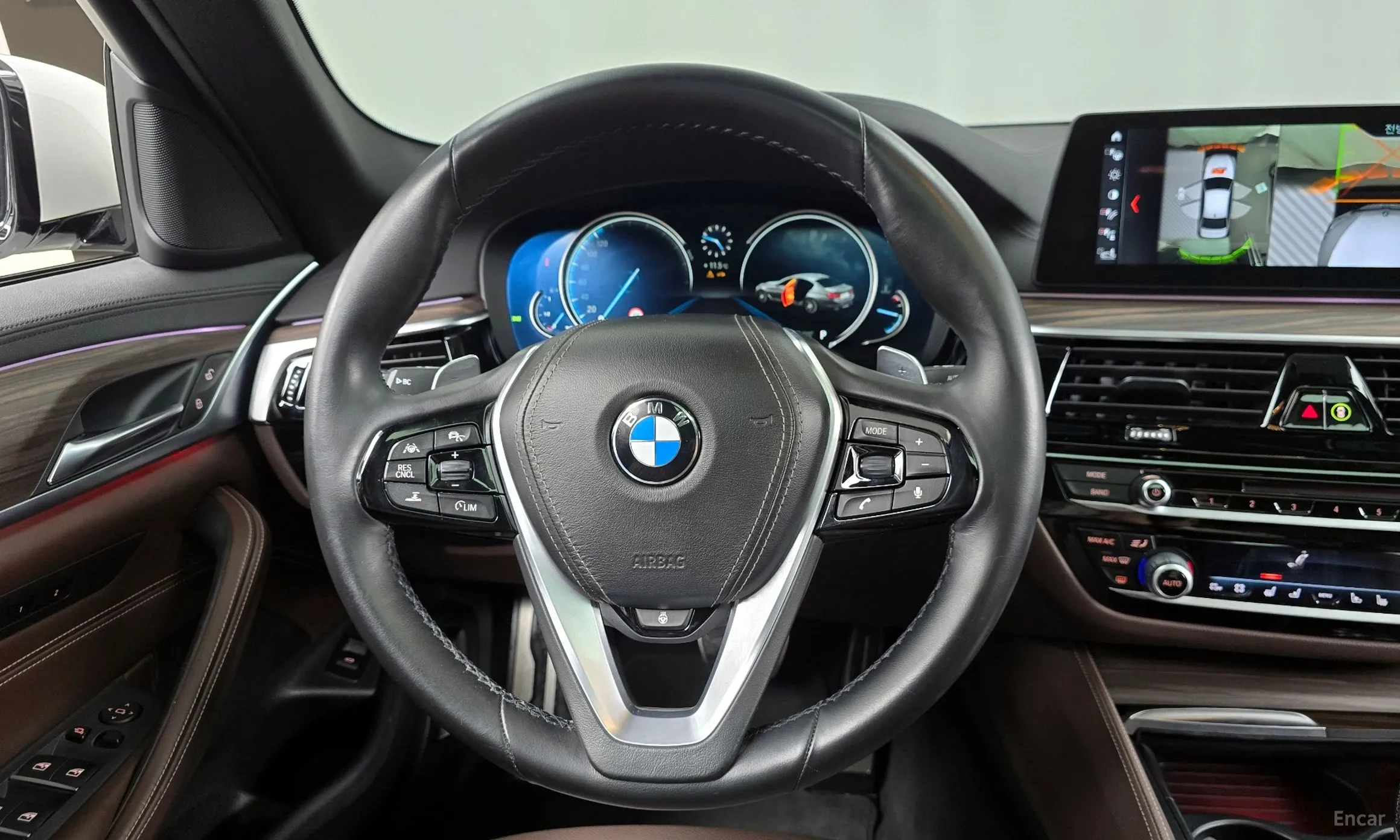 BMW 5 Series (G30) превью 13