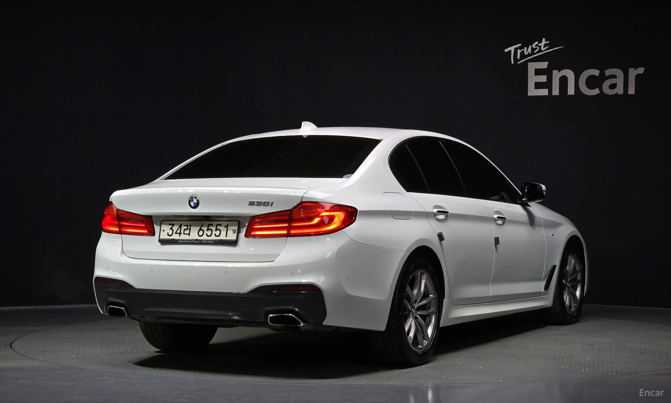 BMW 5 Series (G30) превью 2