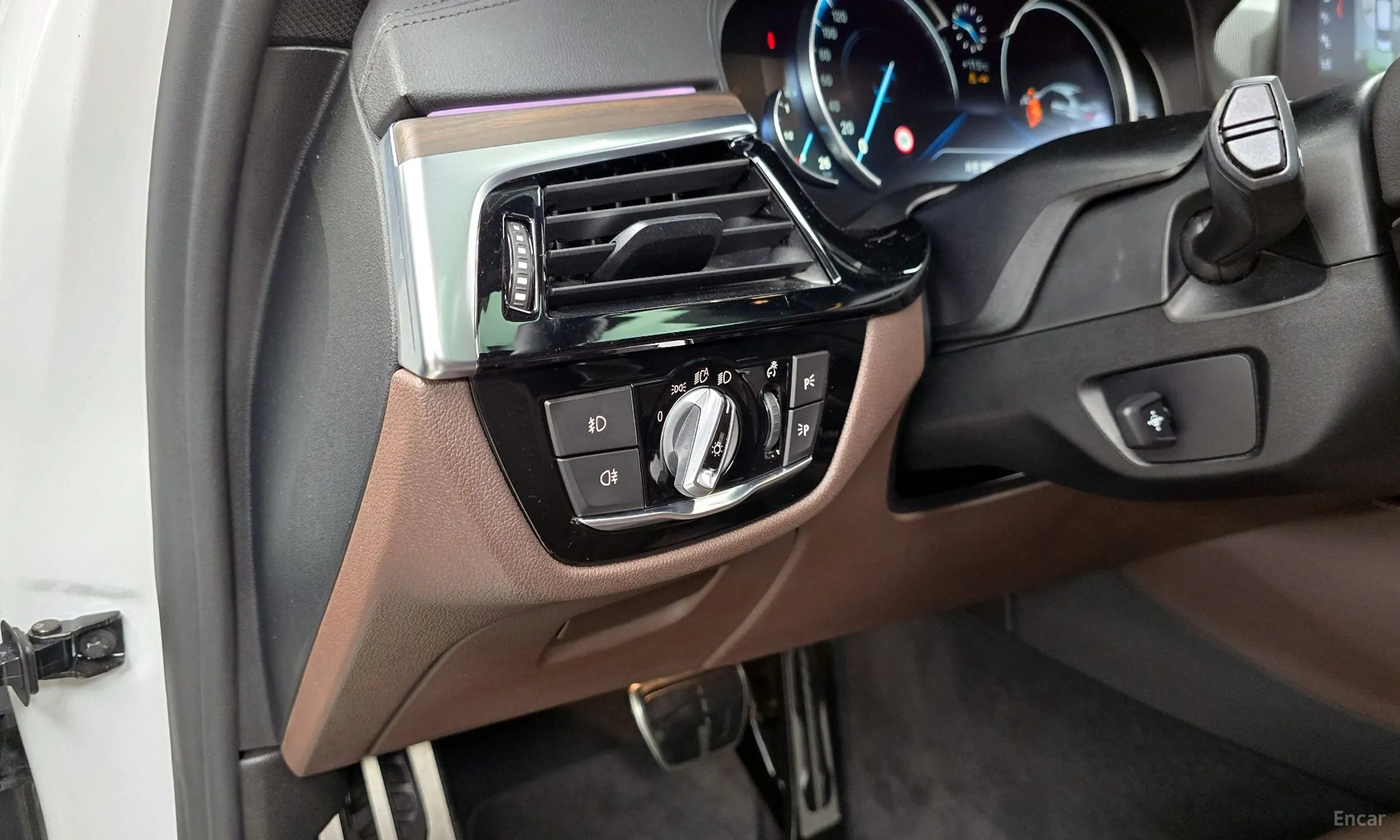 BMW 5 Series (G30) превью 16