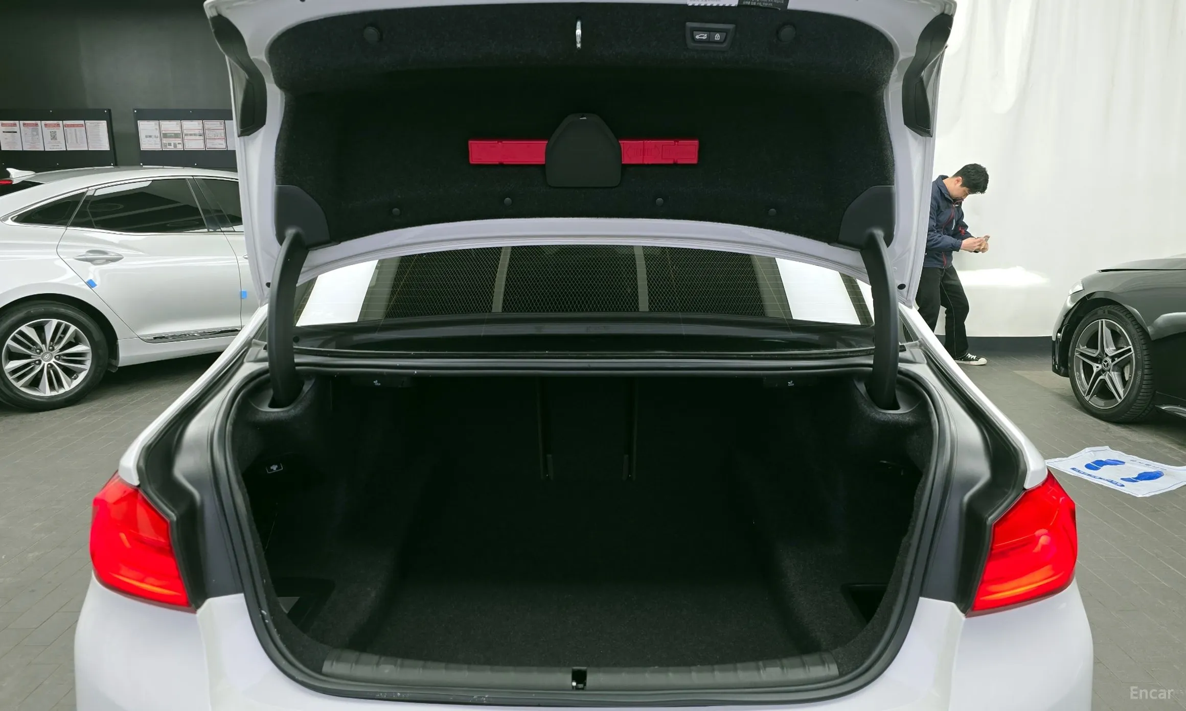 BMW 5 Series (G30) превью 20