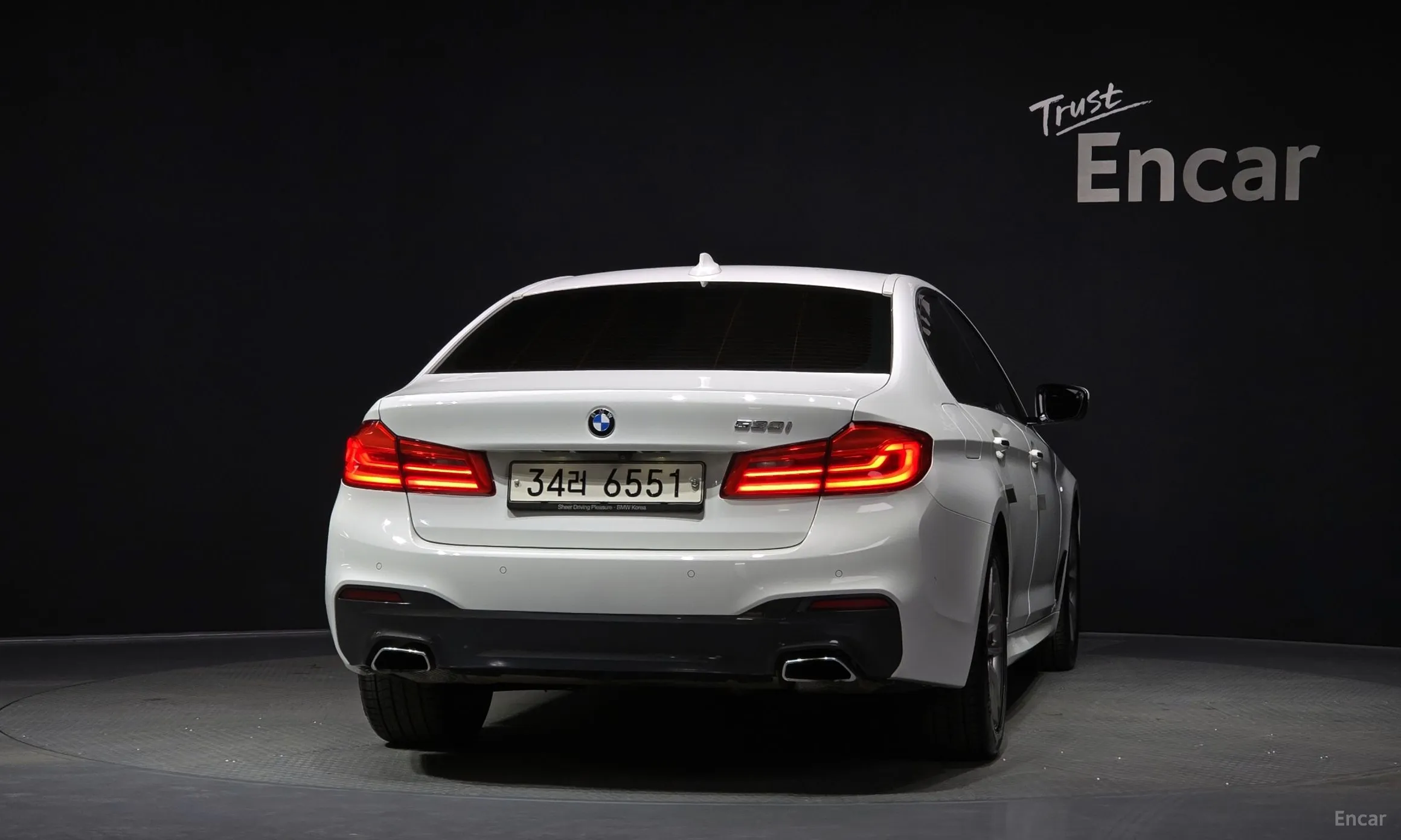 BMW 5 Series (G30) превью 4