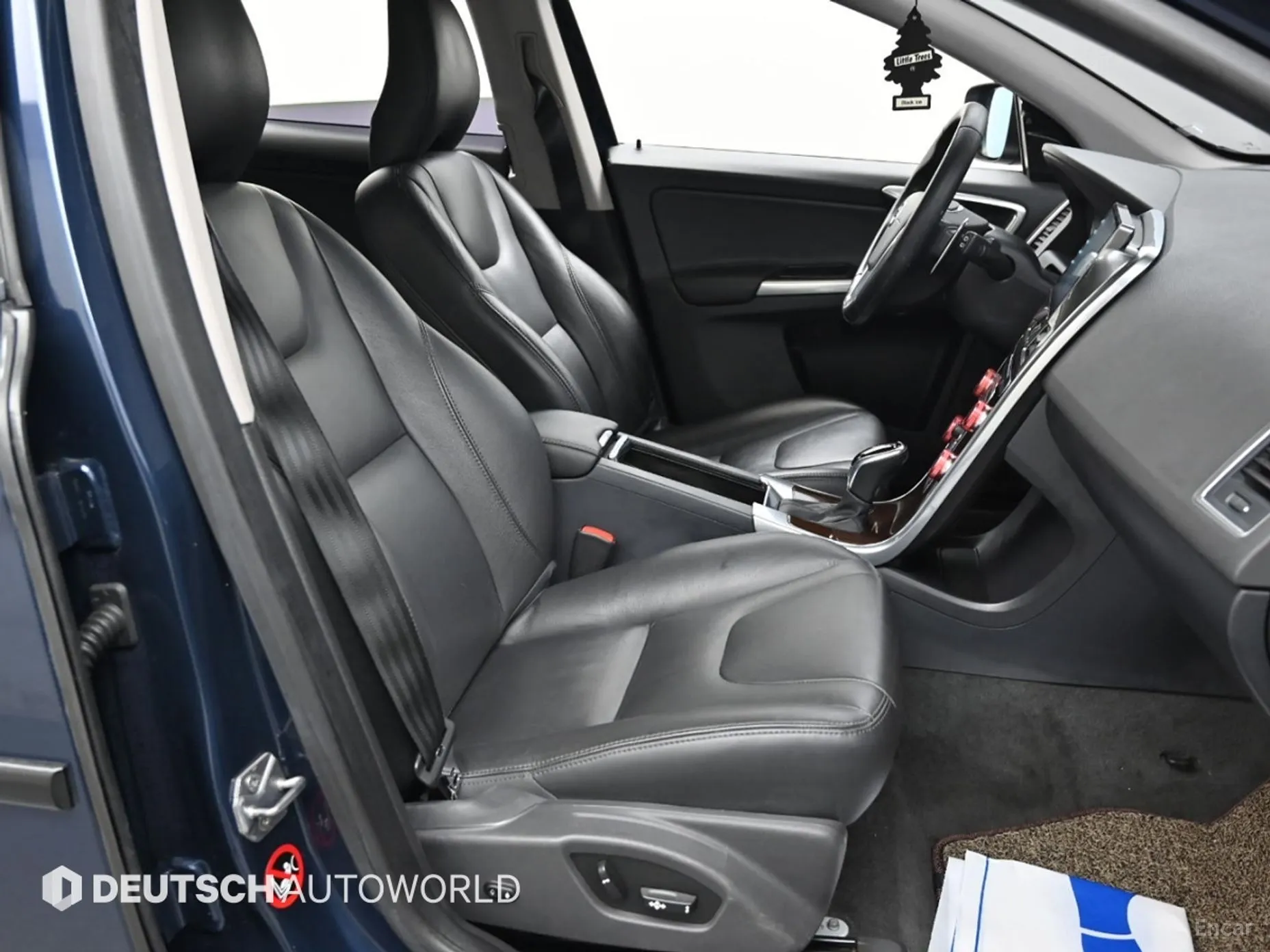 Volvo XC60 превью 10