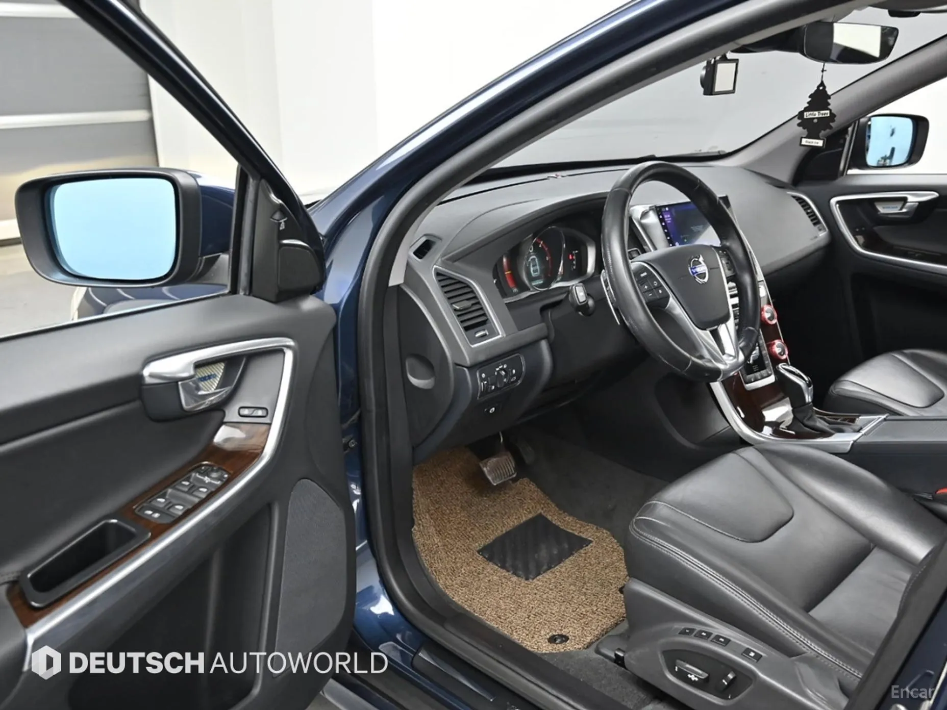 Volvo XC60 превью 11
