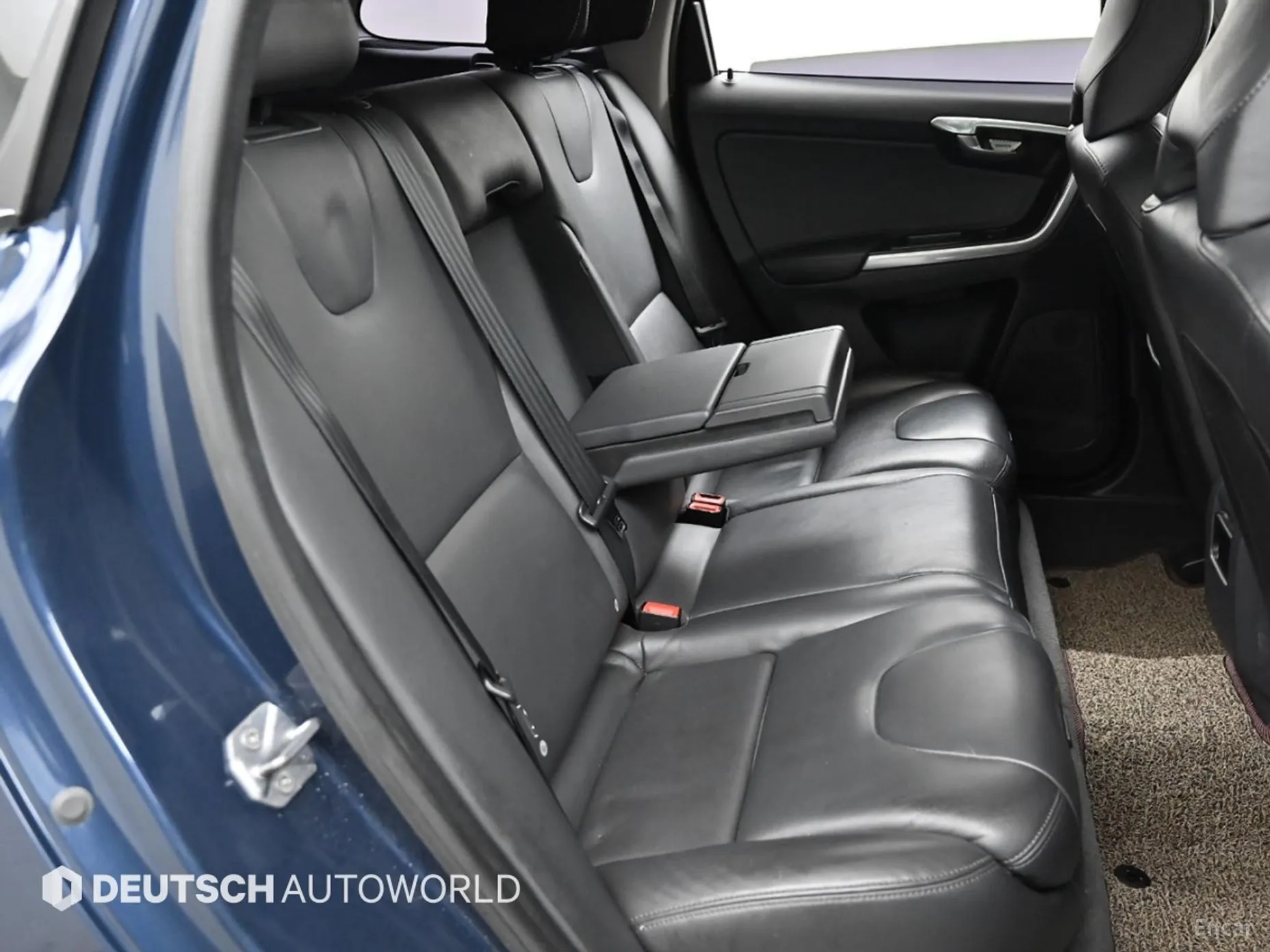 Volvo XC60 превью 12