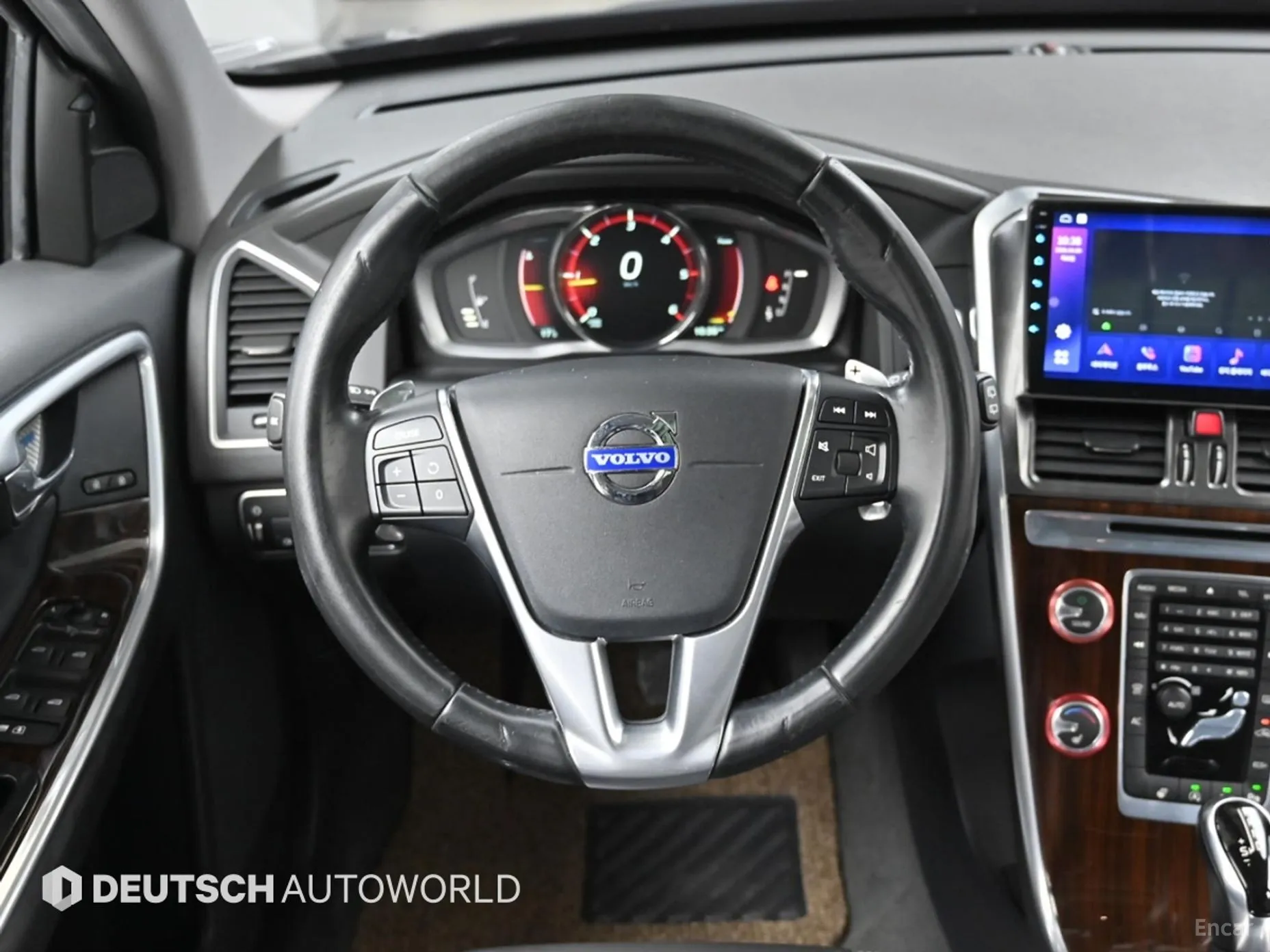 Volvo XC60 превью 13