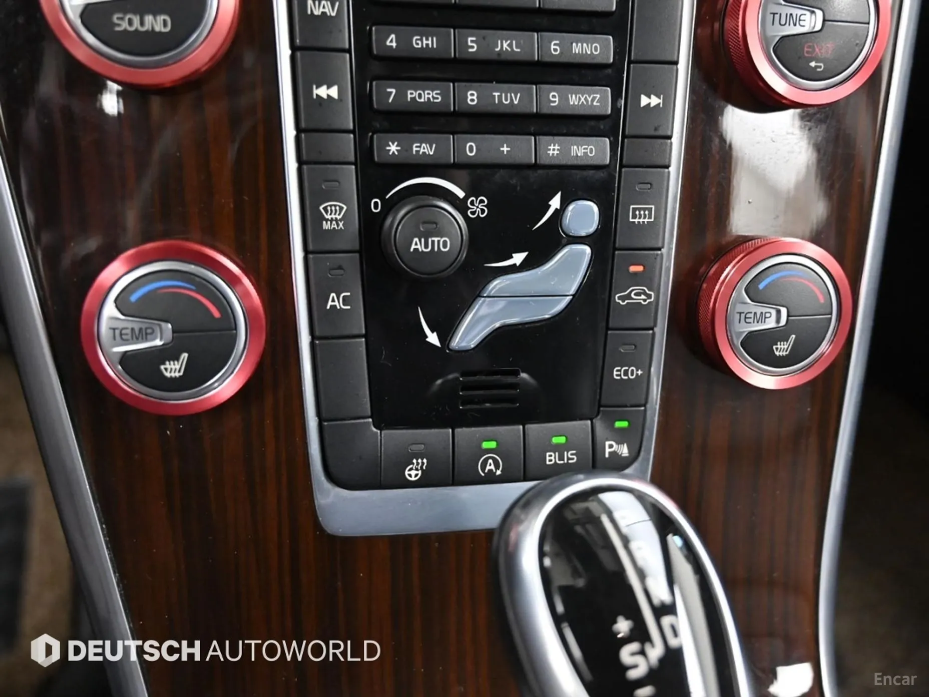 Volvo XC60 превью 18
