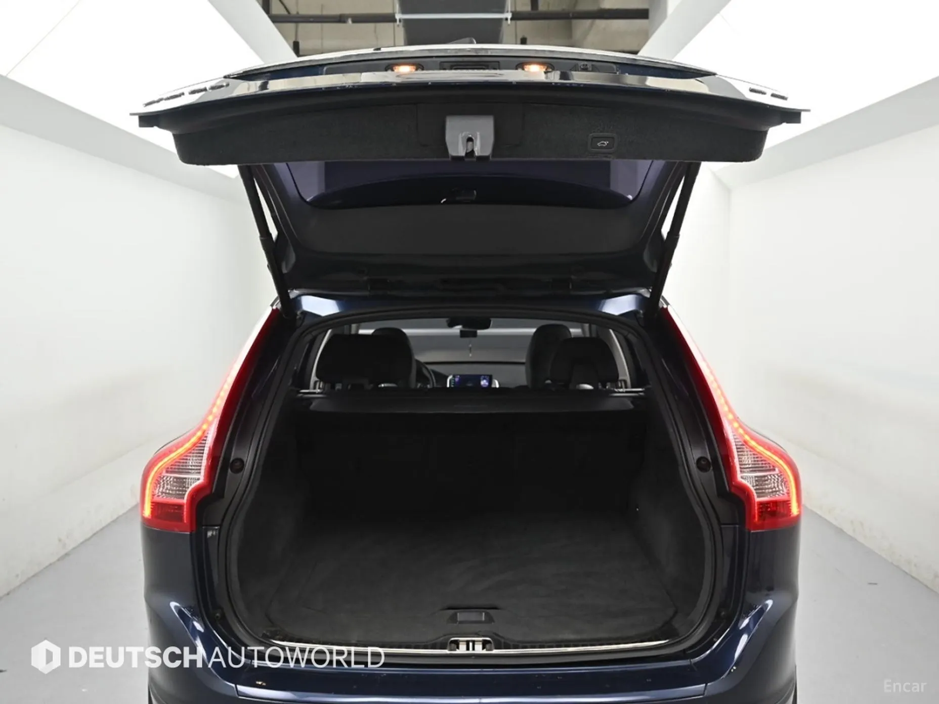 Volvo XC60 превью 20