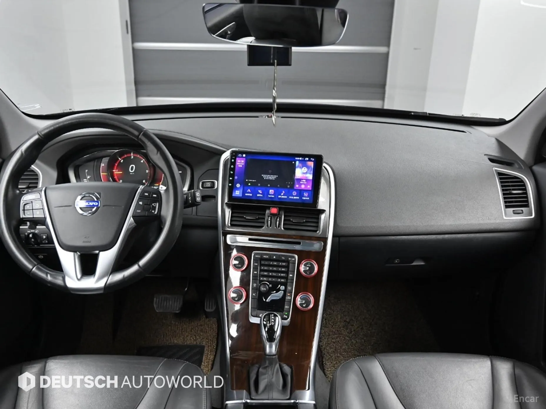 Volvo XC60 превью 7