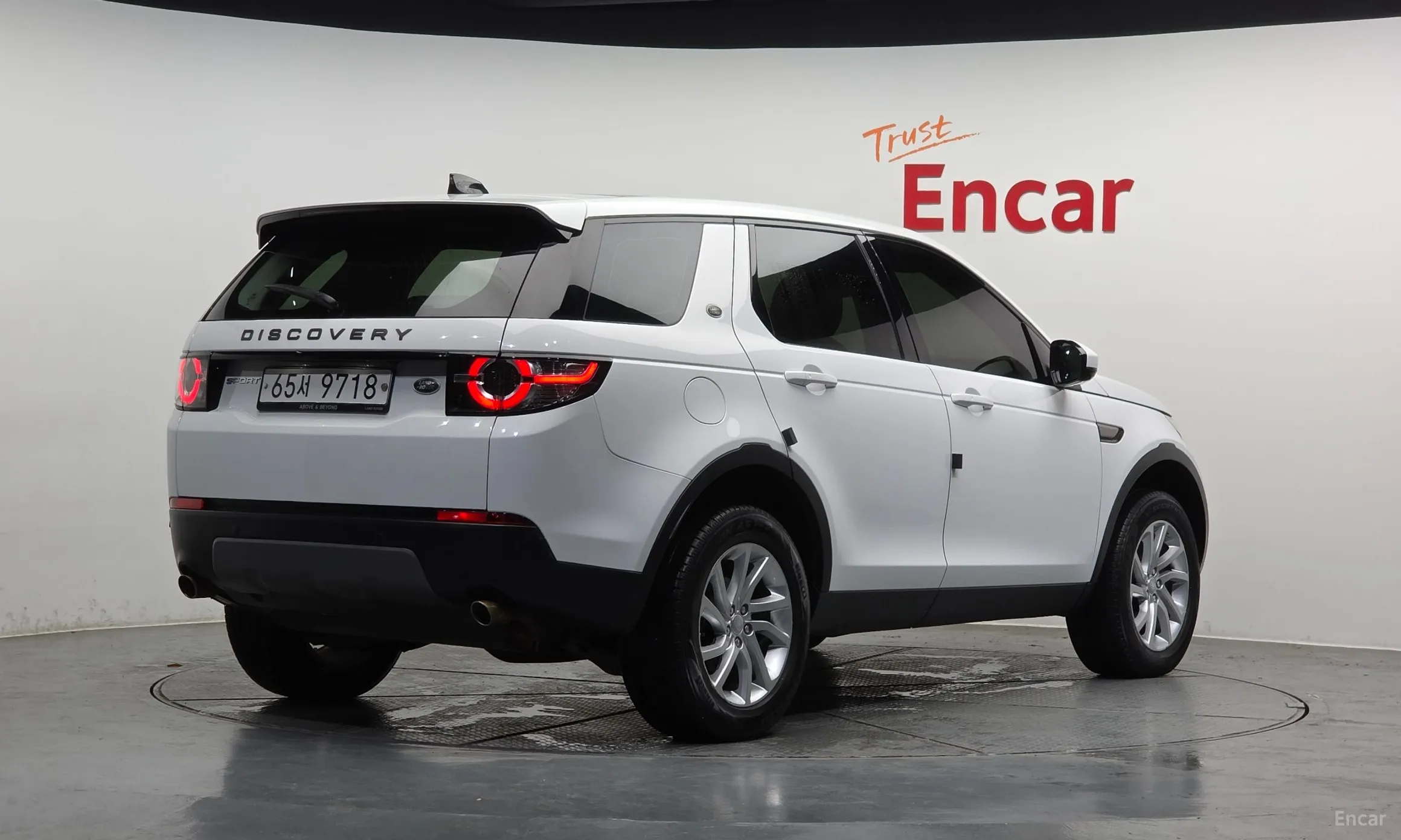 Land Rover Discovery Sports превью 2