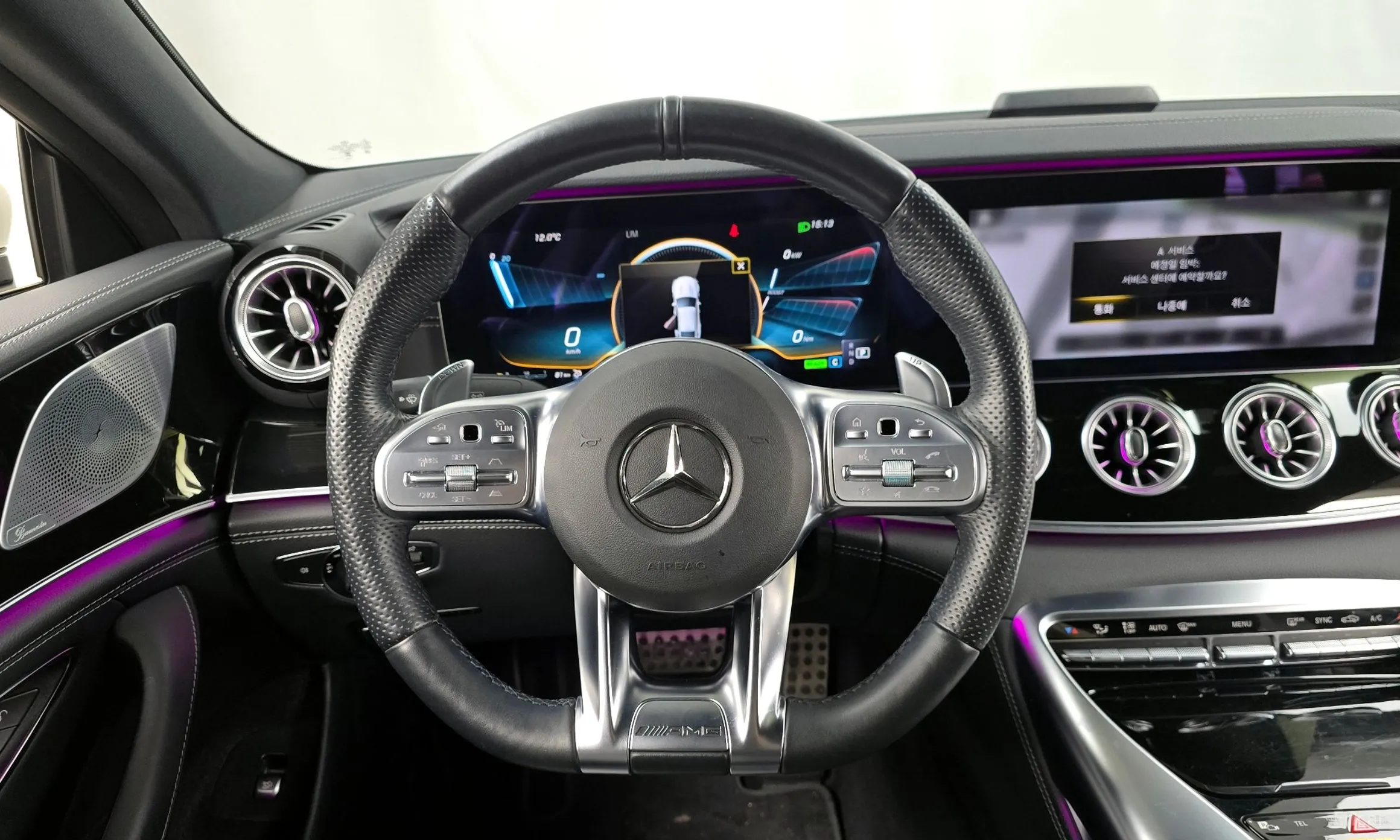 Mercedes Benz AMG GT превью 13