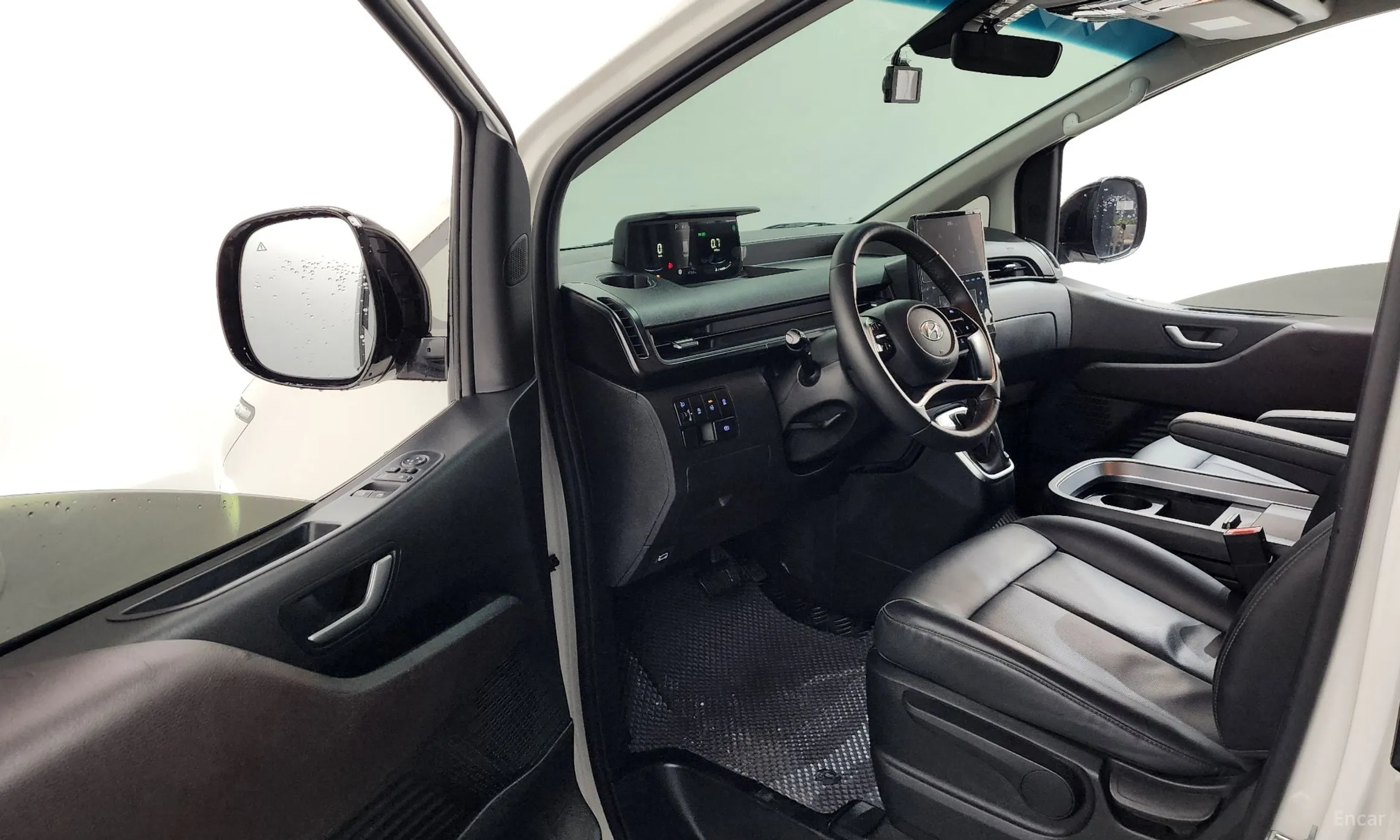 Hyundai Staria превью 10