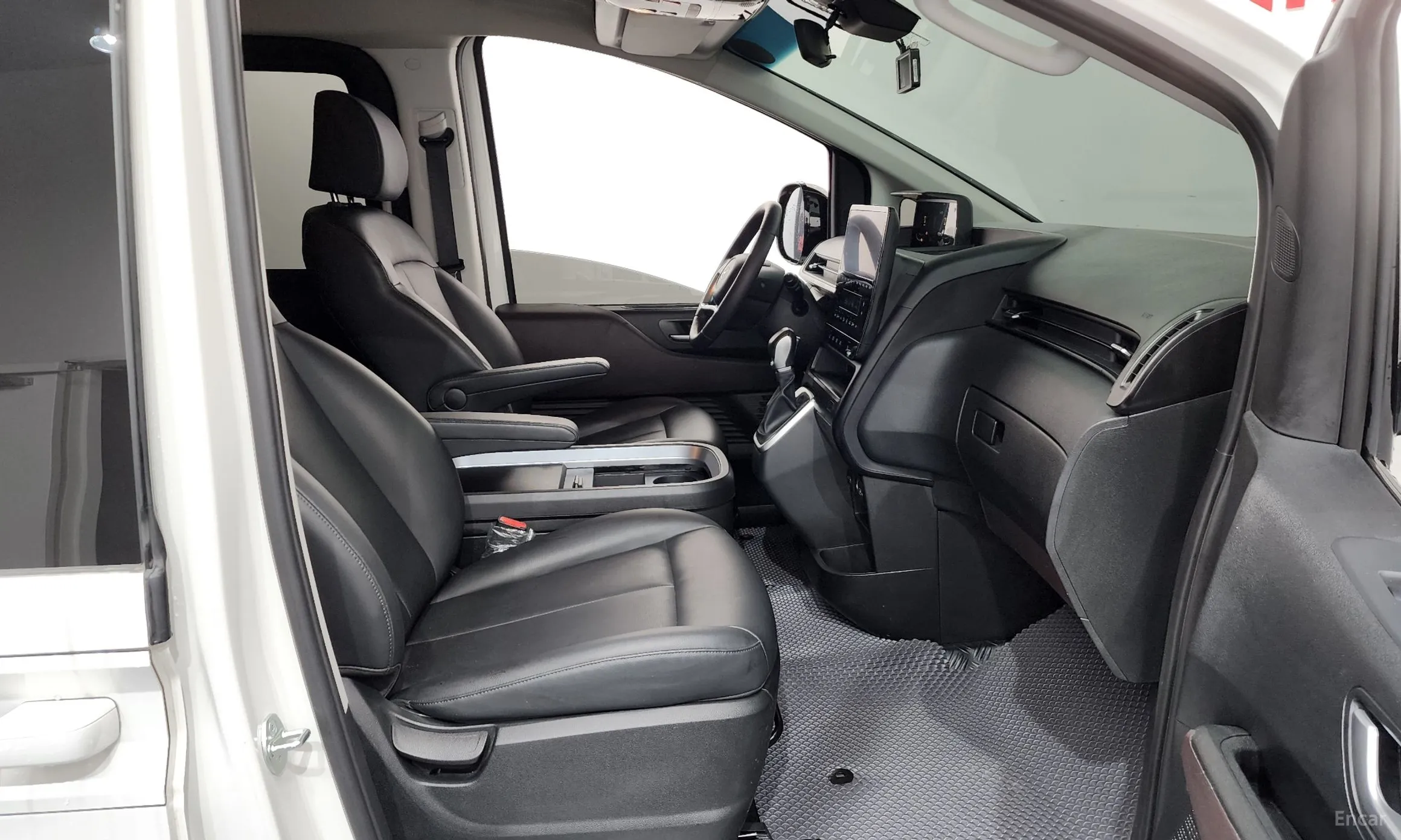 Hyundai Staria превью 11