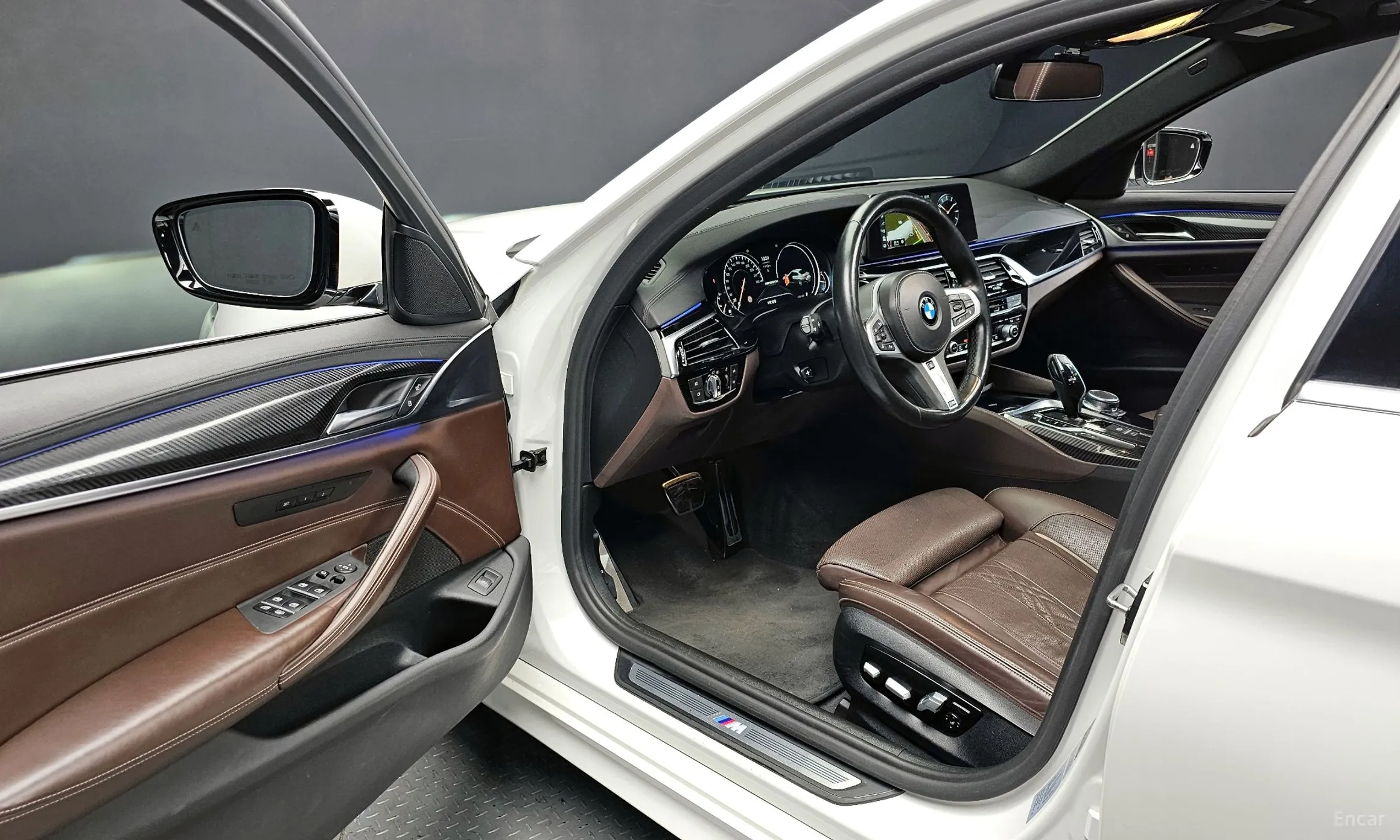 BMW 5 Series (G30) превью 10