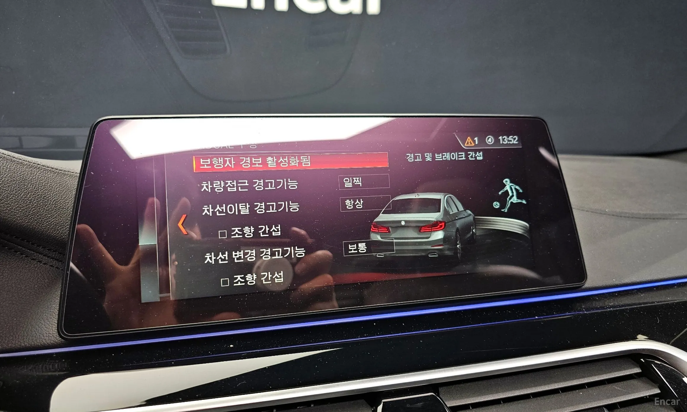 BMW 5 Series (G30) превью 15