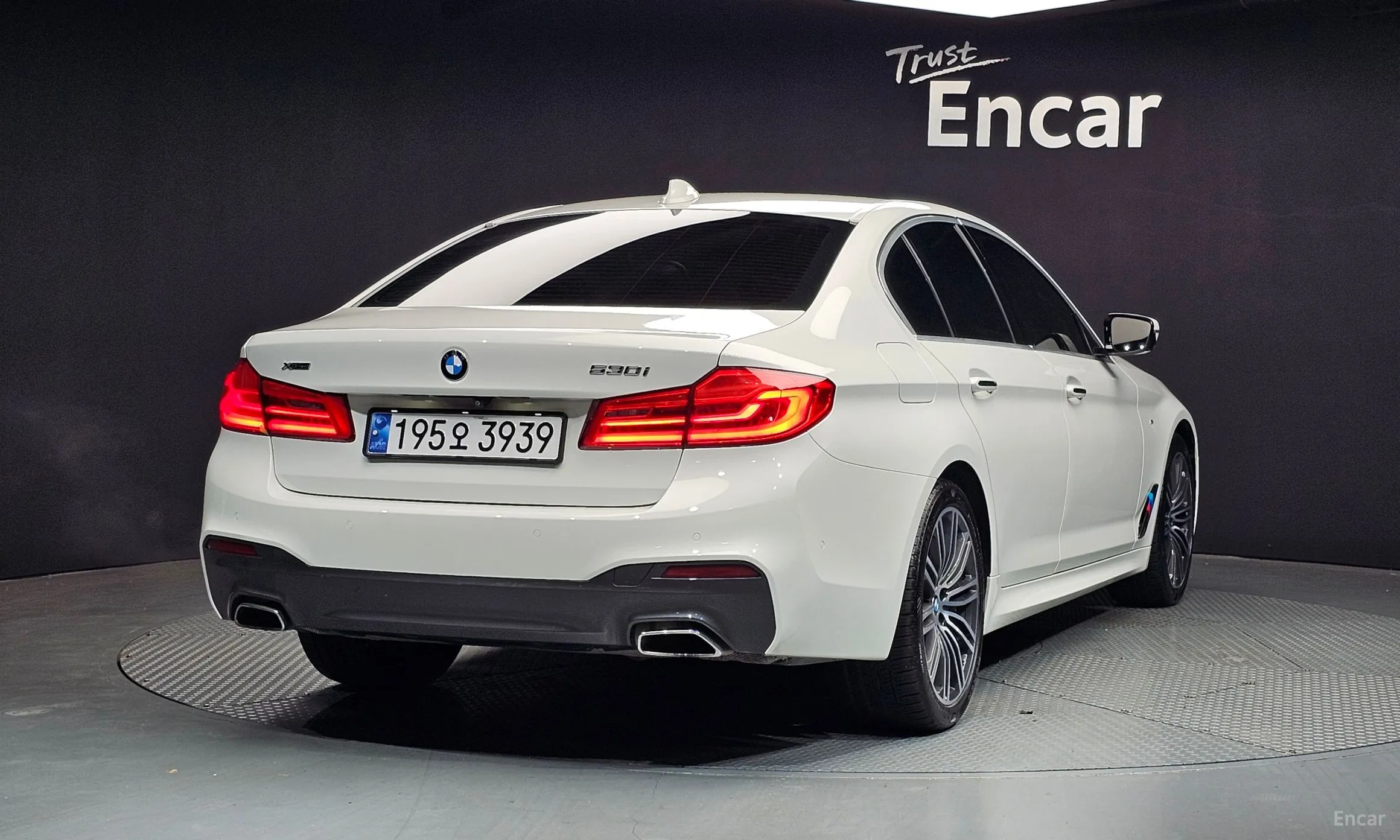 BMW 5 Series (G30) превью 2