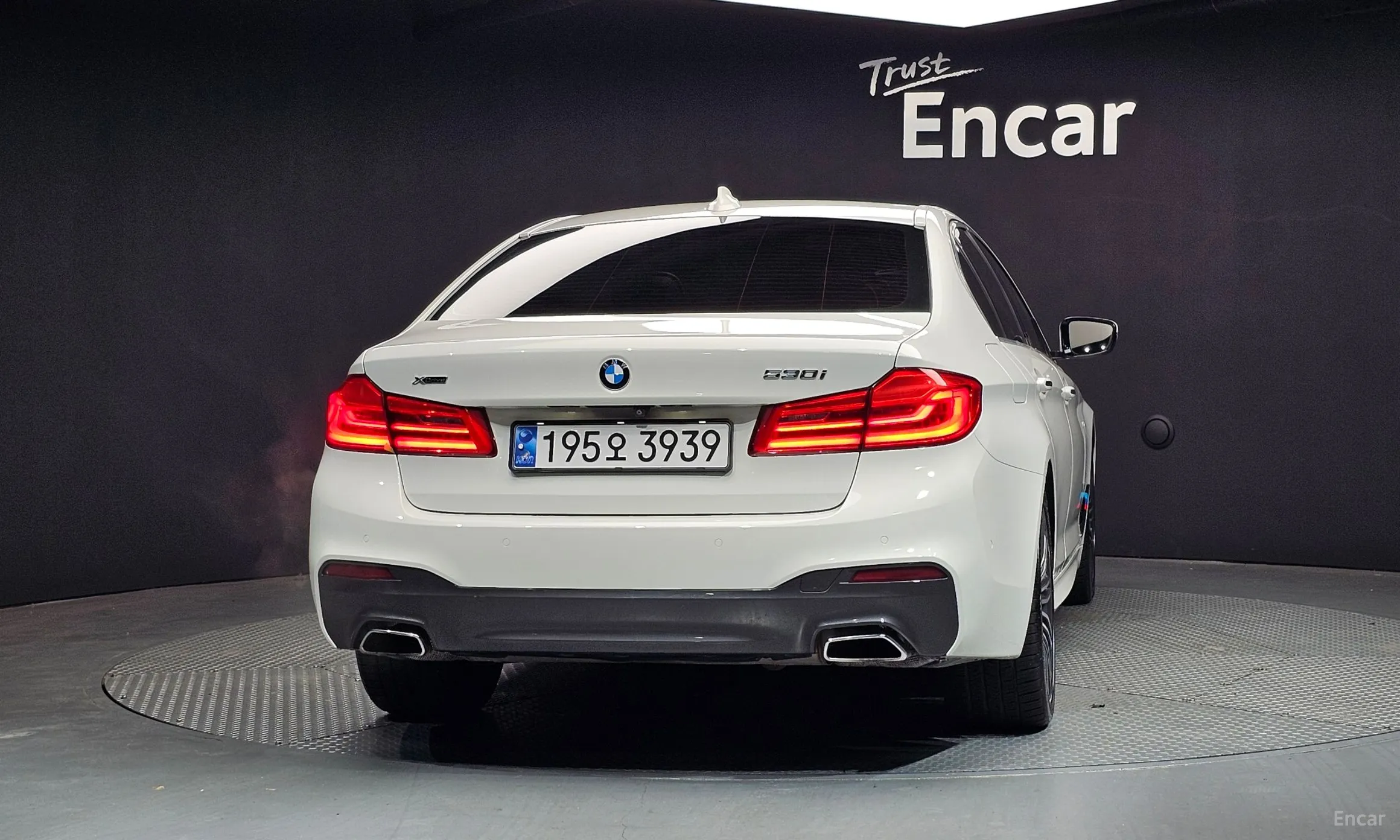 BMW 5 Series (G30) превью 4