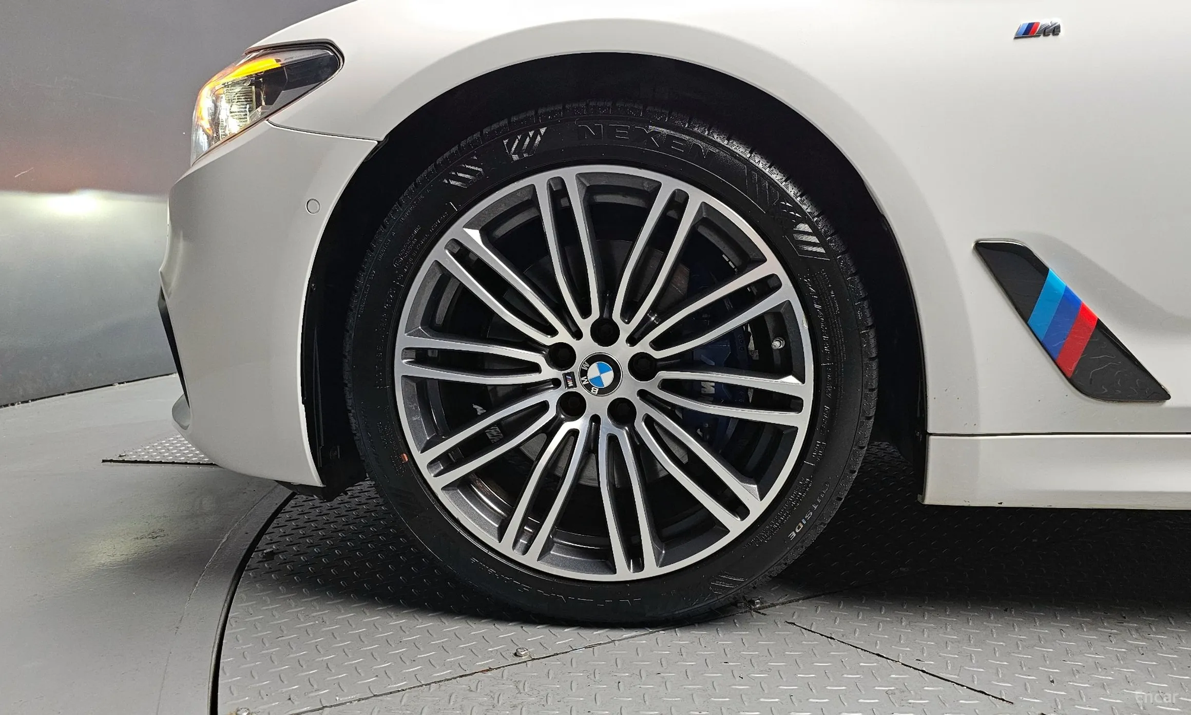 BMW 5 Series (G30) превью 5