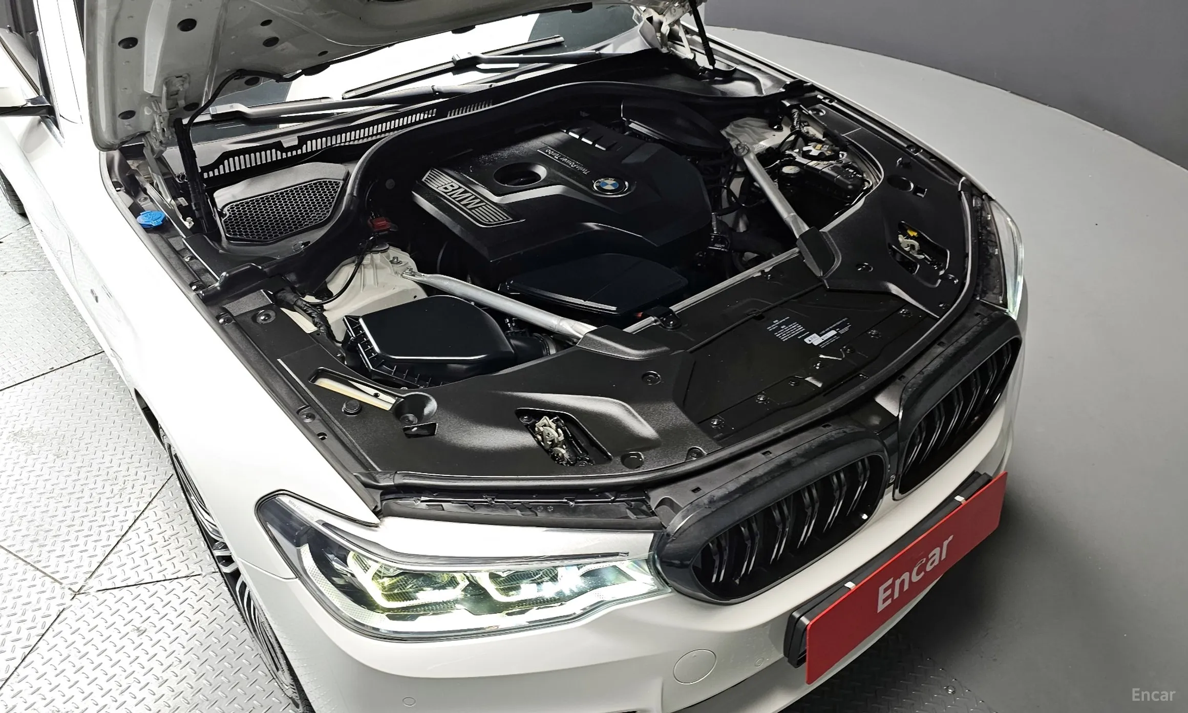 BMW 5 Series (G30) превью 6