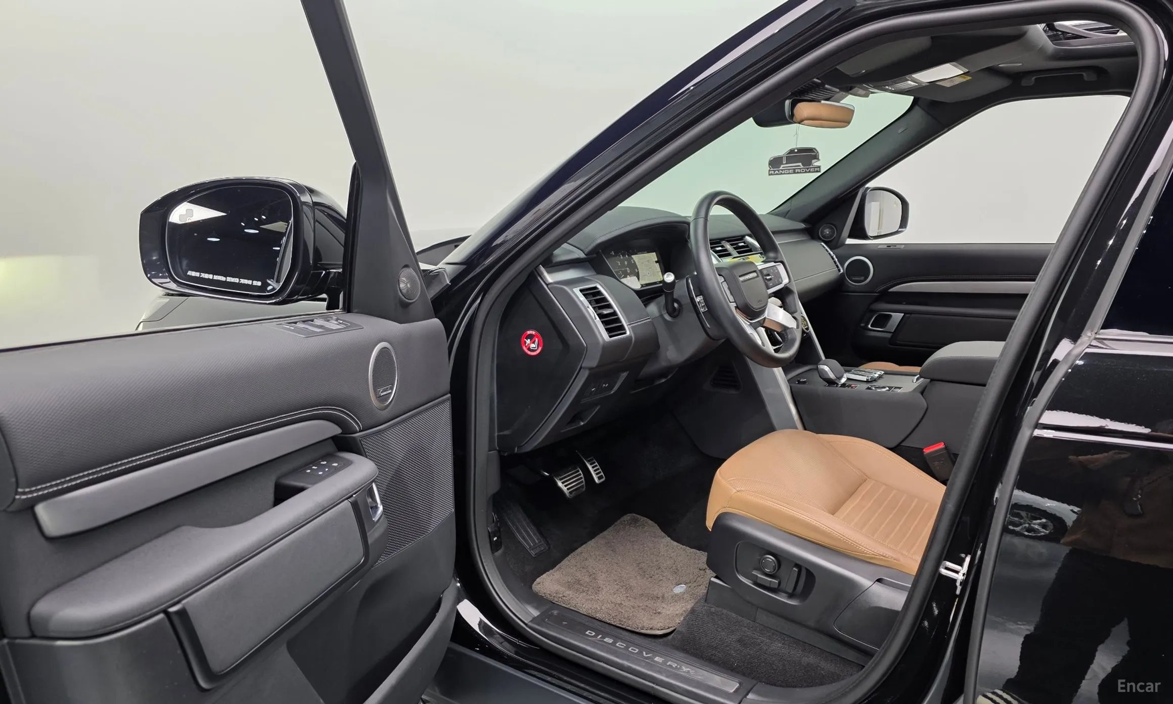 Land Rover Discovery 5 превью 10