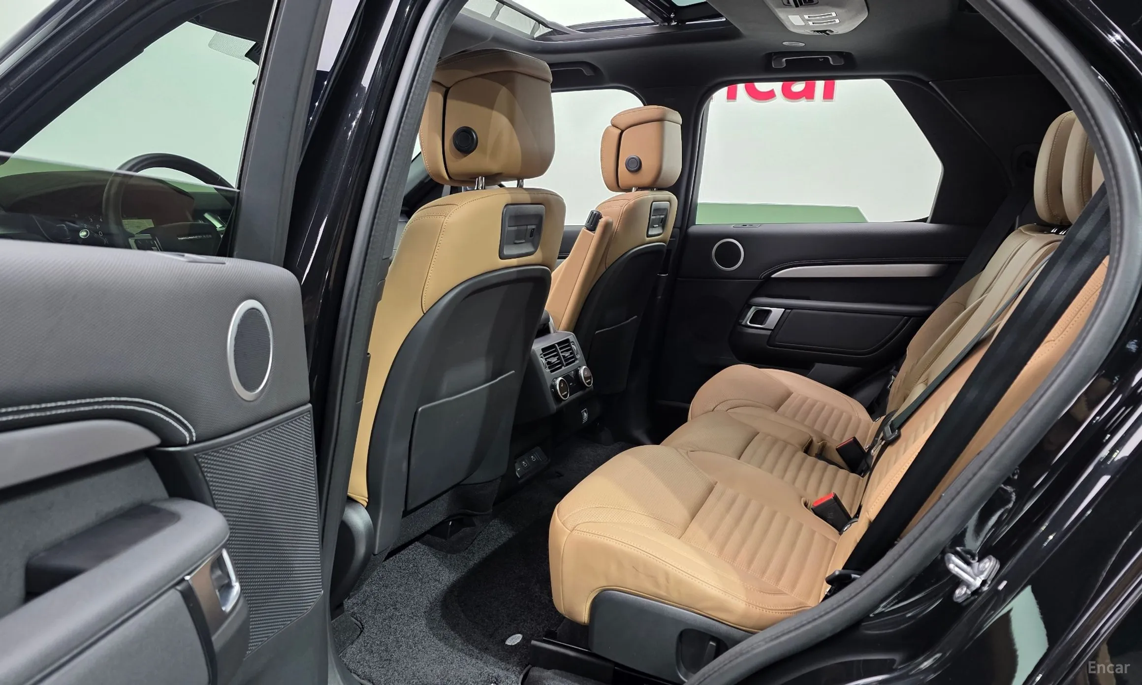 Land Rover Discovery 5 превью 11