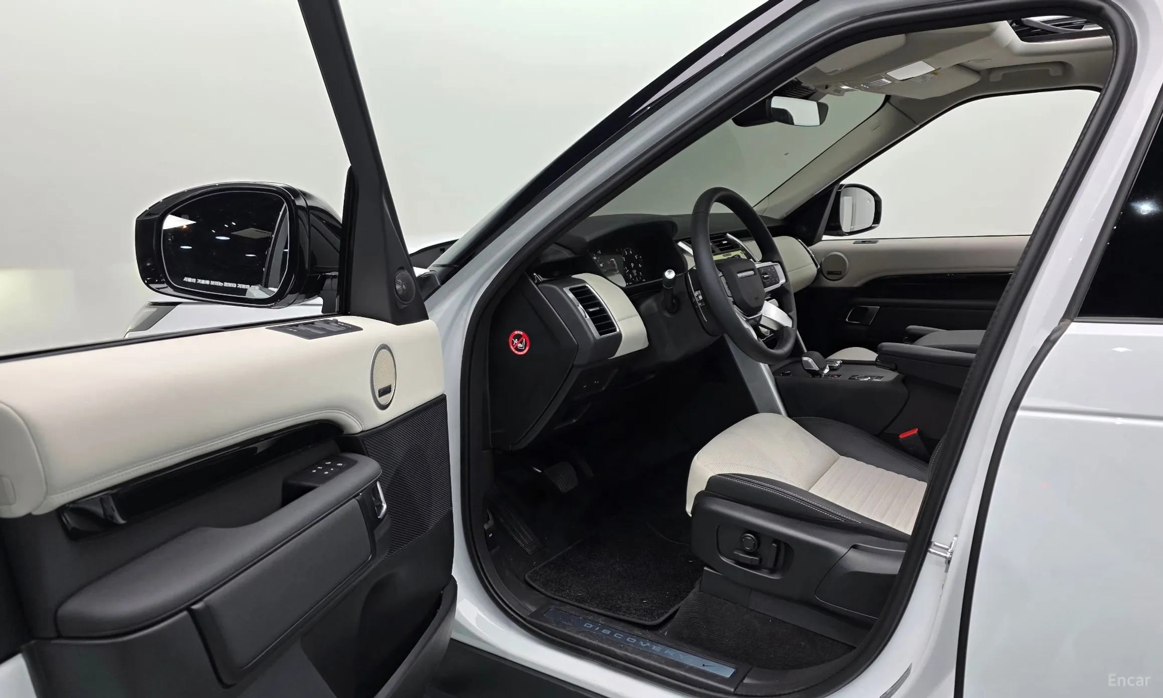 Land Rover Discovery 5 превью 10