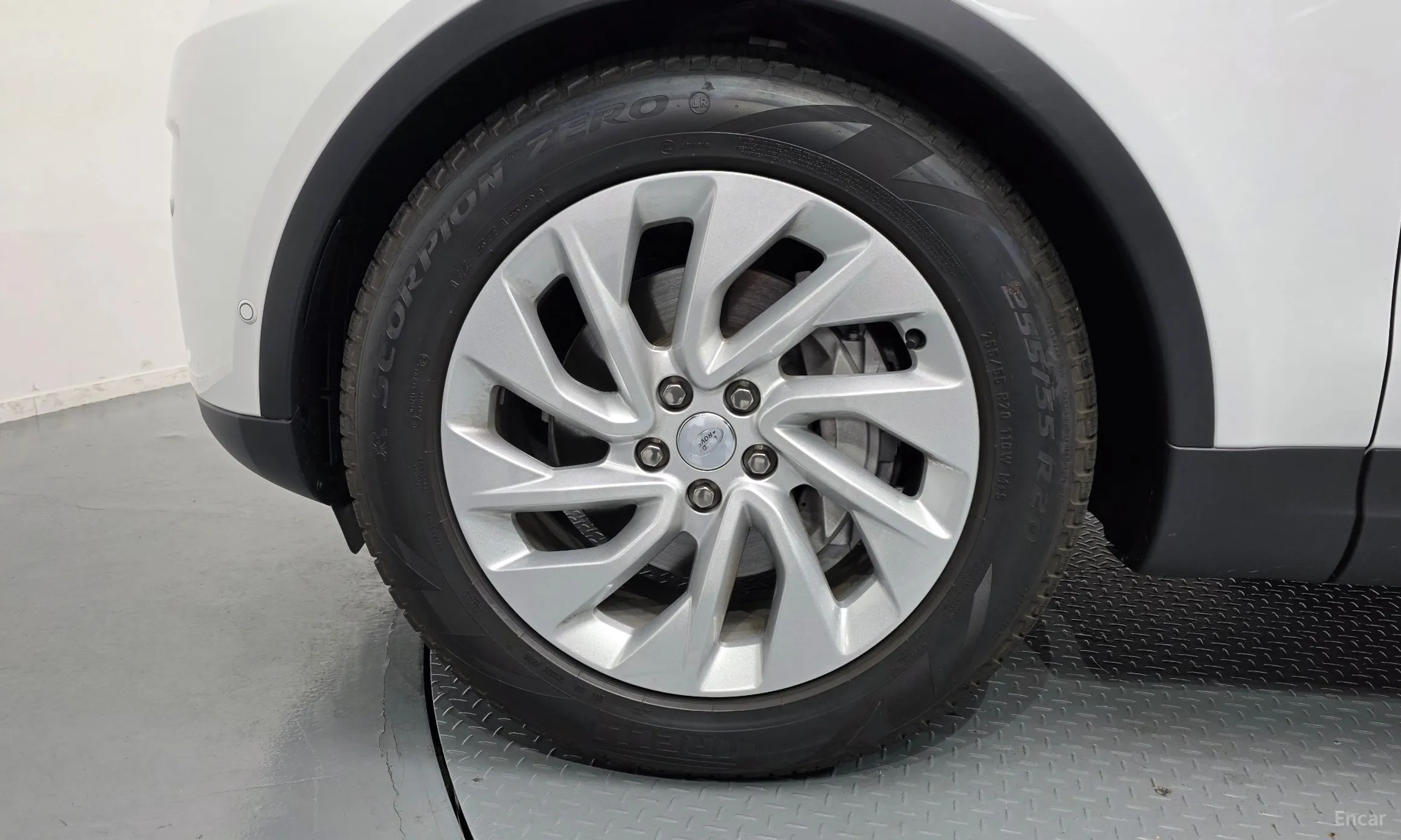 Land Rover Discovery 5 превью 5