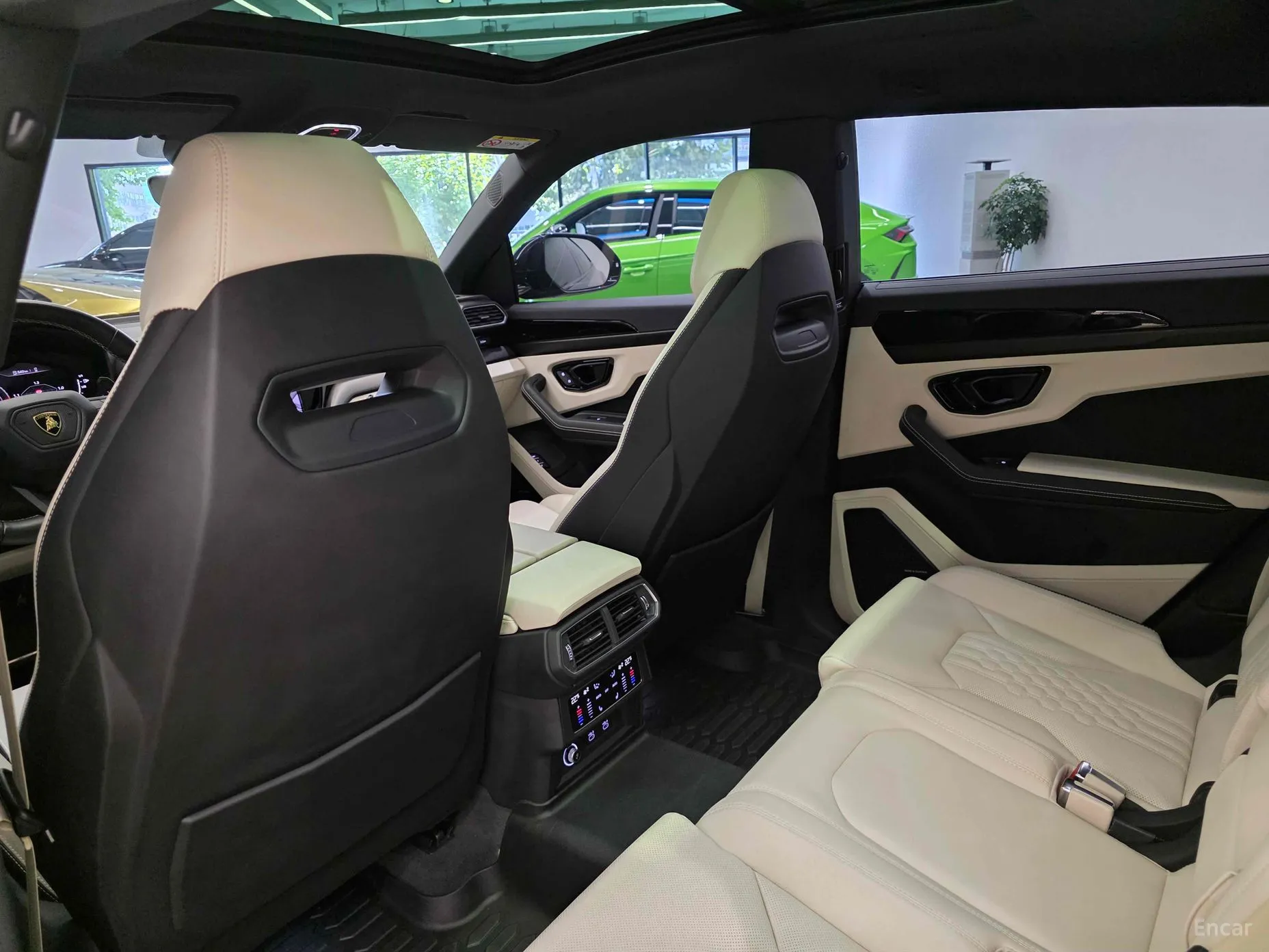 Lamborghini Urus превью 11