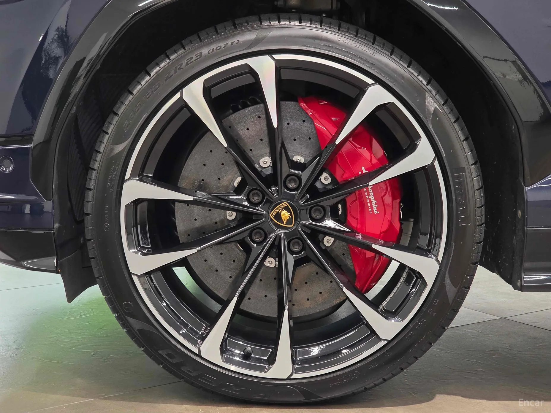 Lamborghini Urus превью 12