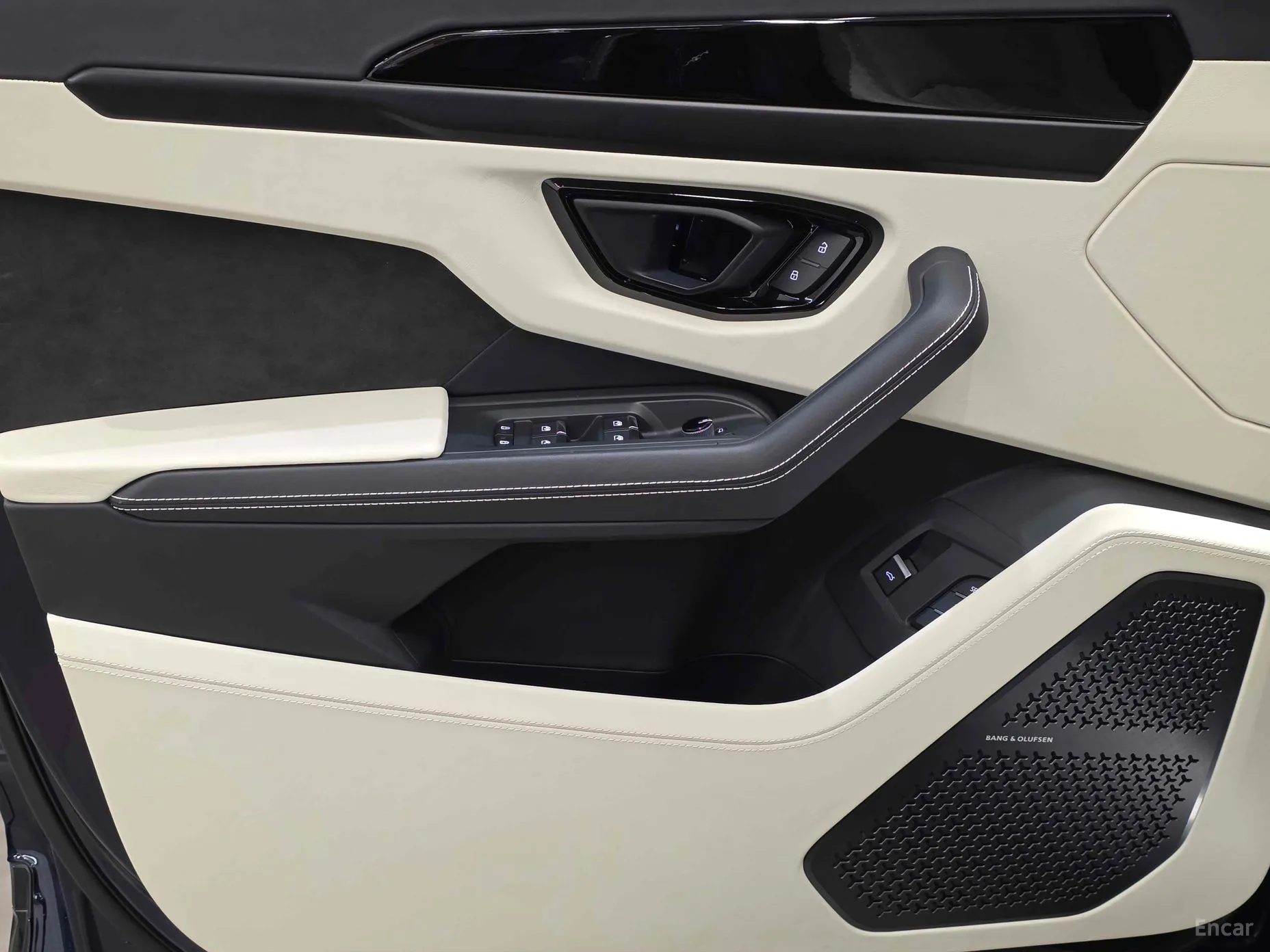 Lamborghini Urus превью 14