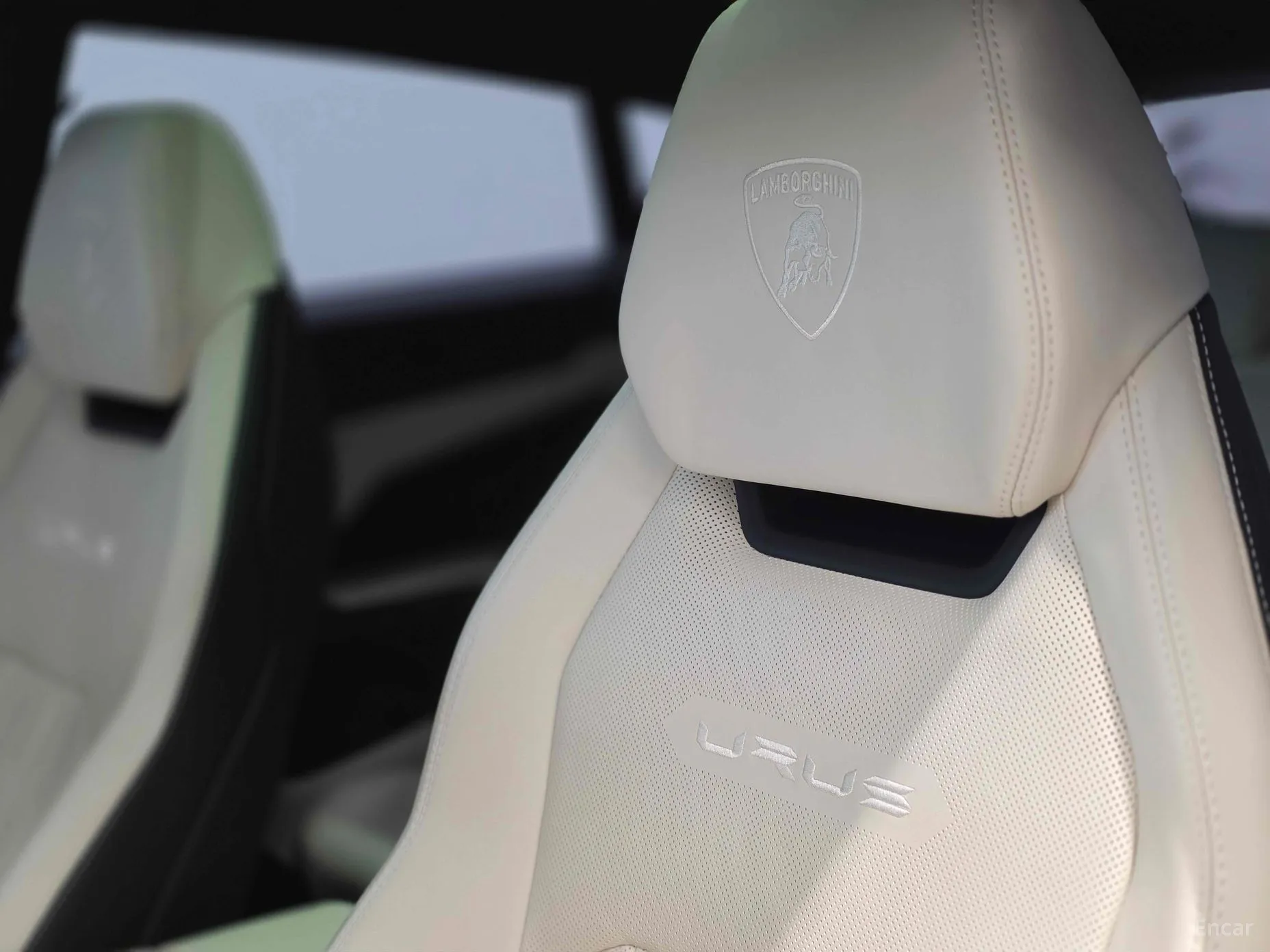Lamborghini Urus превью 9