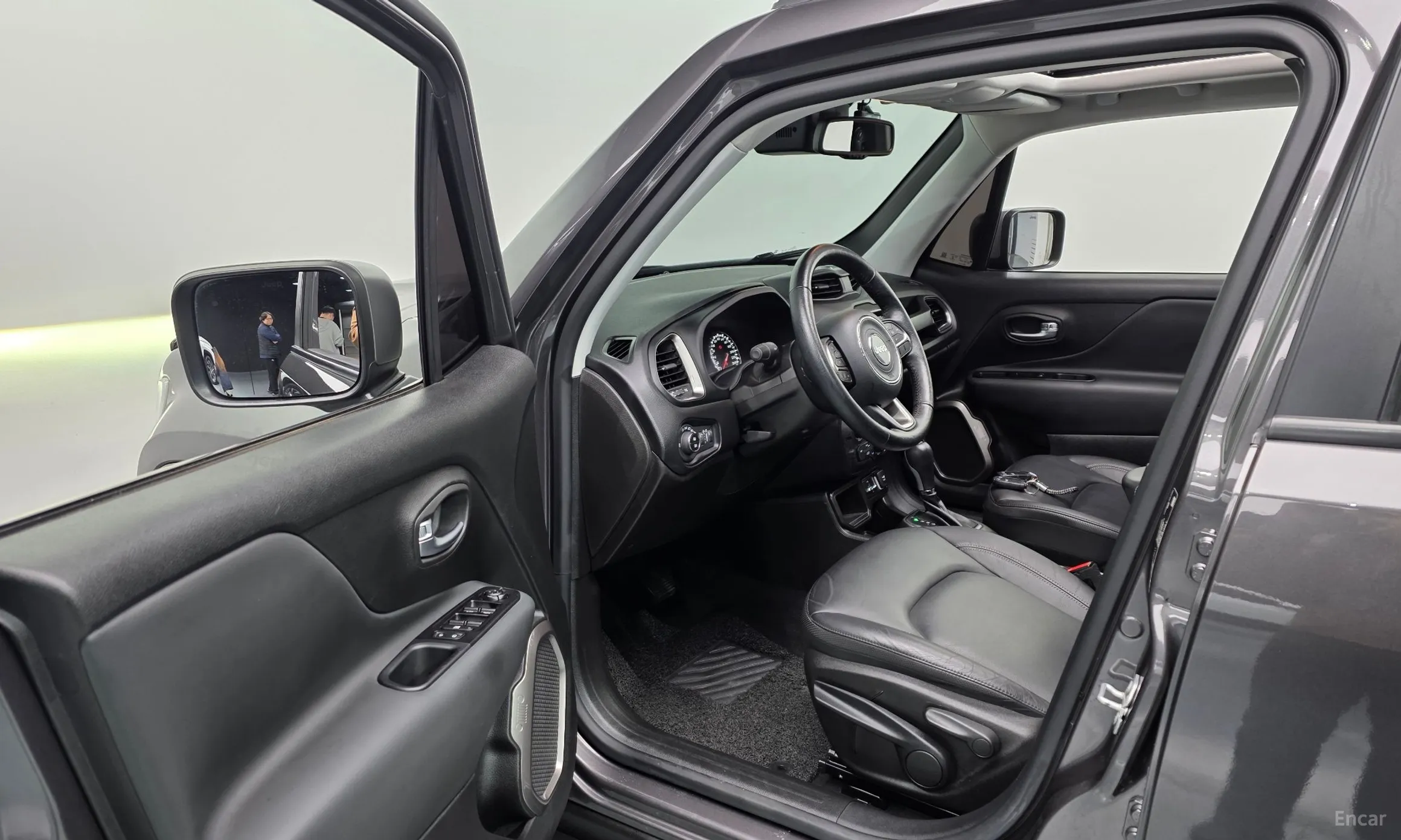 Jeep Renegade превью 10