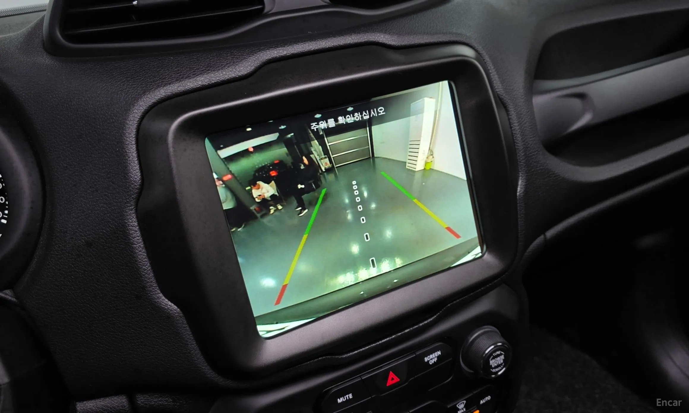 Jeep Renegade превью 15