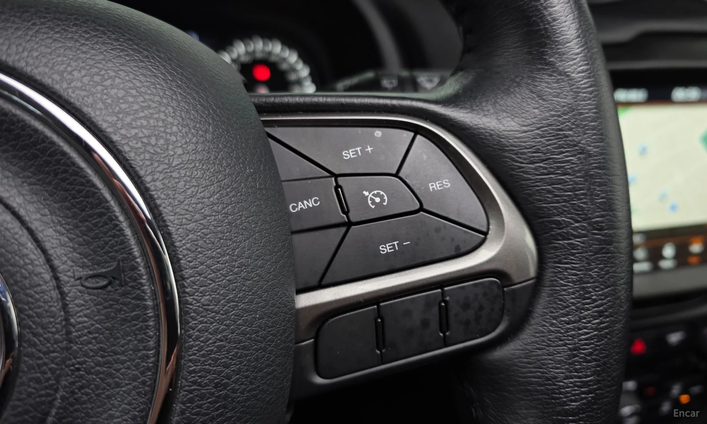 Jeep Renegade превью 16
