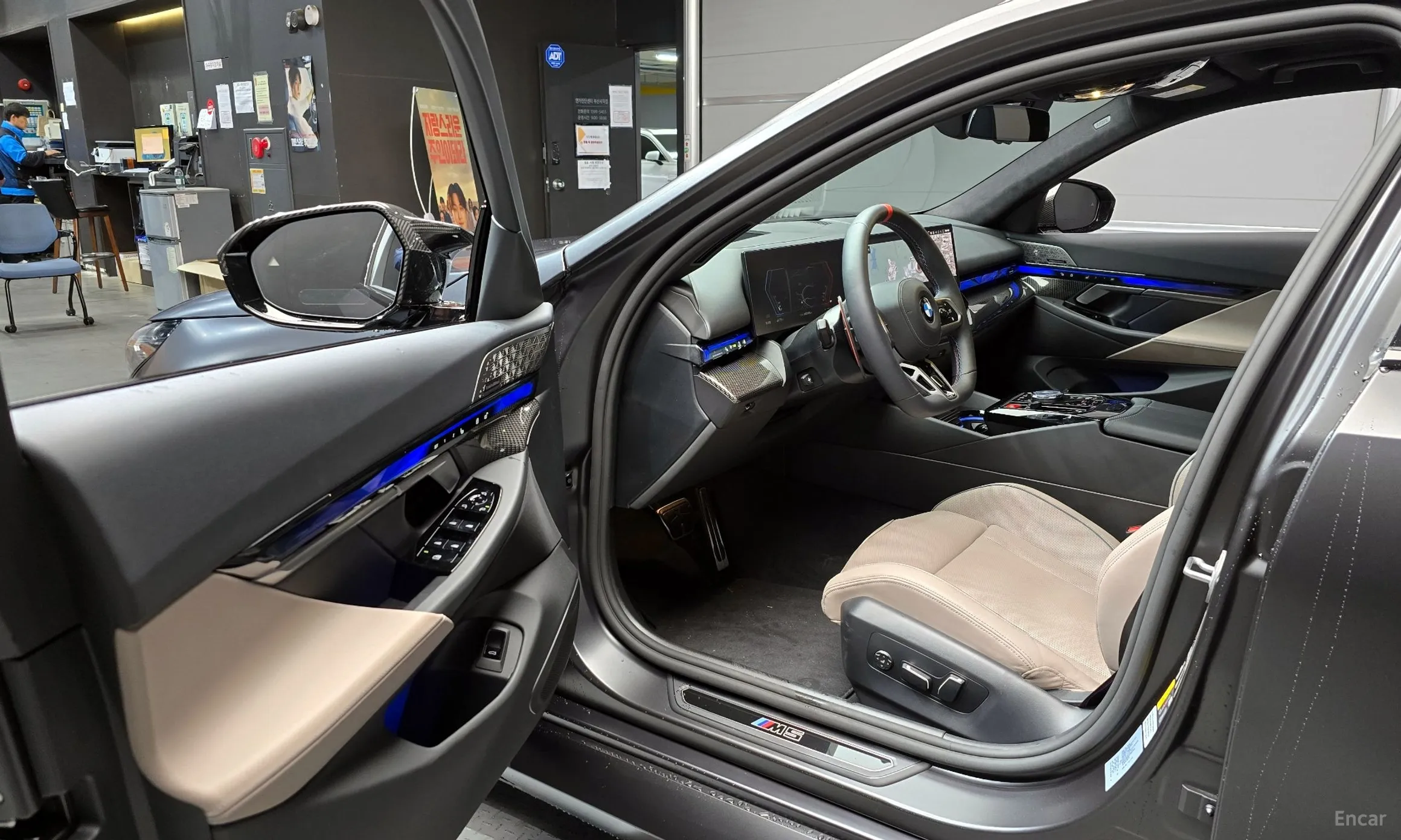 BMW M5 (G90) превью 10