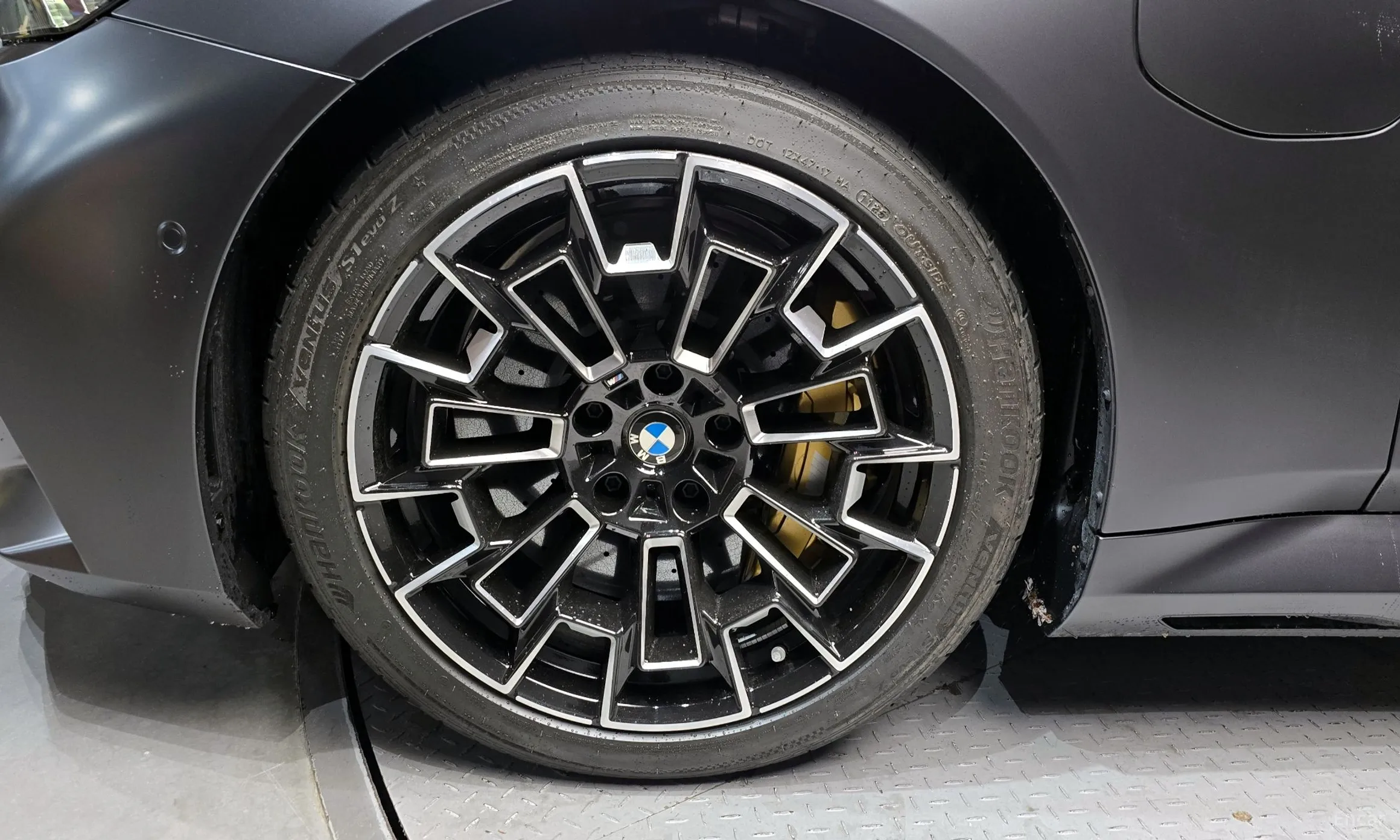 BMW M5 (G90) превью 5
