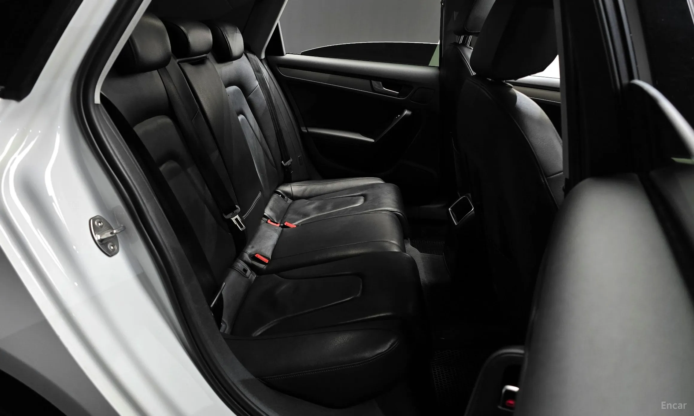 Audi New A4 превью 11