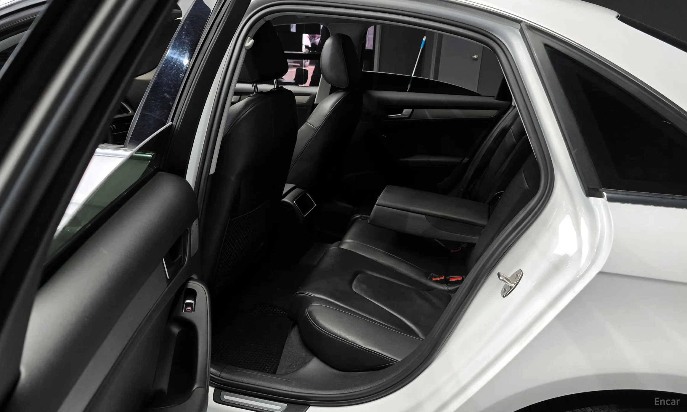 Audi New A4 превью 12